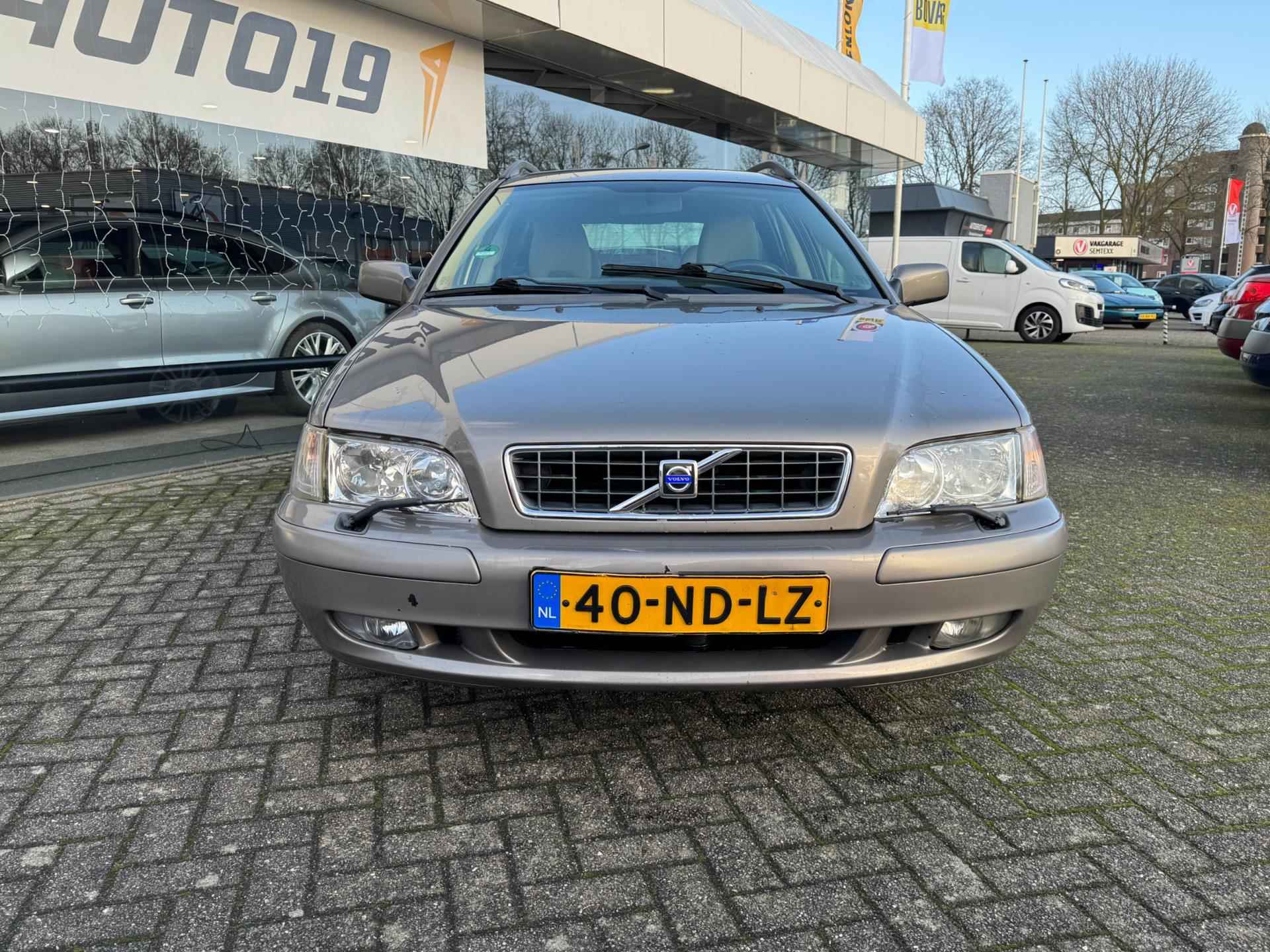 Volvo V40 1.8 Europa Nordic - 10/15