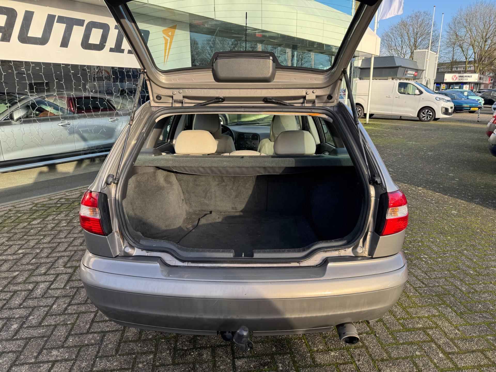 Volvo V40 1.8 Europa Nordic - 14/15