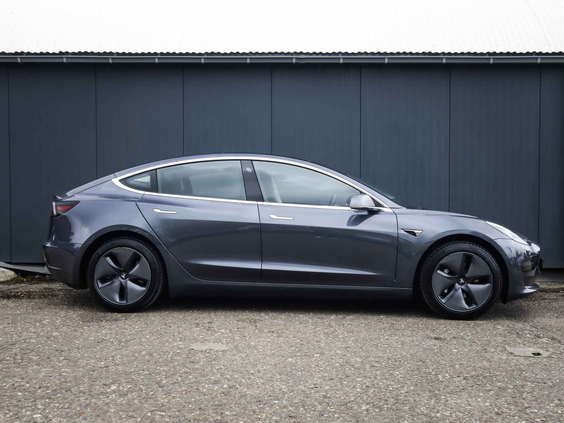 Tesla Model 3 Standard RWD Plus 60 kWh (238 PK) 1e-Eig, Tesla-Dealer-Onderh, 12-Mnd-BOVAG, NL-Auto, Panoramadak, Autopilot, Achteruitrijcamera, Keyless-Entry/Start, Parkeersensoren-V+A, Licht-Zicht-Pakket, Lm-Velgen-18Inch, Privacy-Glas - 5/37