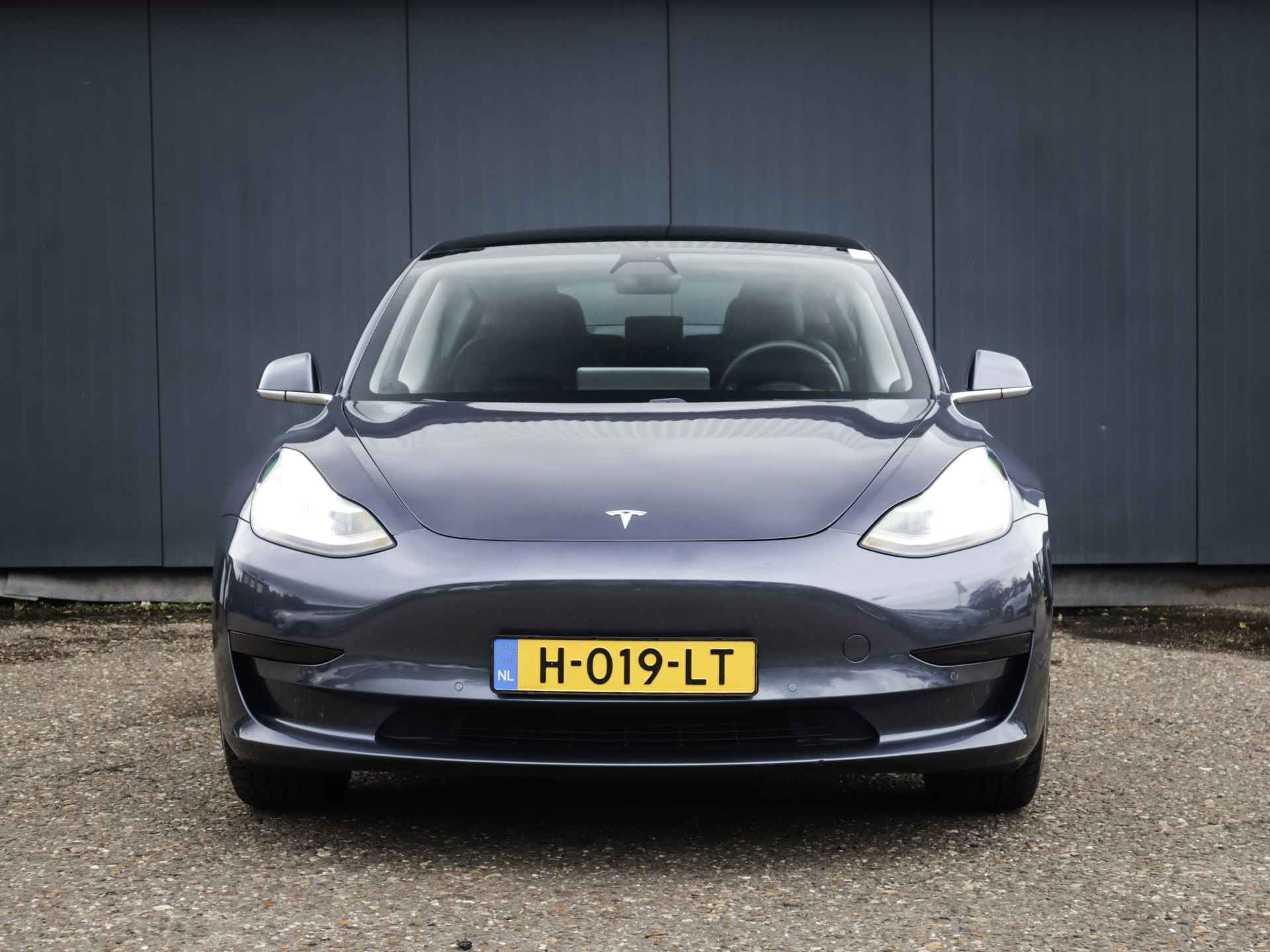 Tesla Model 3 Standard RWD Plus 60 kWh (238 PK) 1e-Eig, Tesla-Dealer-Onderh, 12-Mnd-BOVAG, NL-Auto, Panoramadak, Autopilot, Achteruitrijcamera, Keyless-Entry/Start, Parkeersensoren-V+A, Licht-Zicht-Pakket, Lm-Velgen-18Inch, Privacy-Glas - 18/37