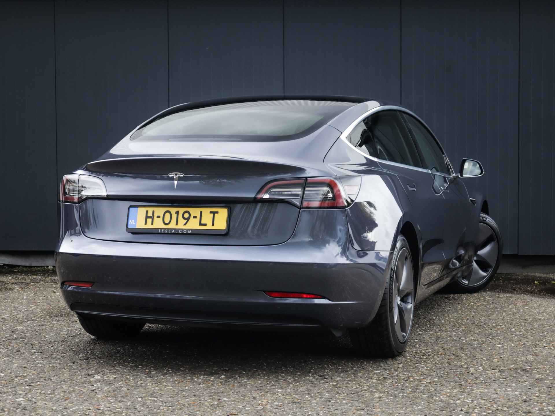 Tesla Model 3 Standard RWD Plus 60 kWh (238 PK) 1e-Eig, Tesla-Dealer-Onderh, 12-Mnd-BOVAG, NL-Auto, Panoramadak, Autopilot, Achteruitrijcamera, Keyless-Entry/Start, Parkeersensoren-V+A, Licht-Zicht-Pakket, Lm-Velgen-18Inch, Privacy-Glas - 4/37