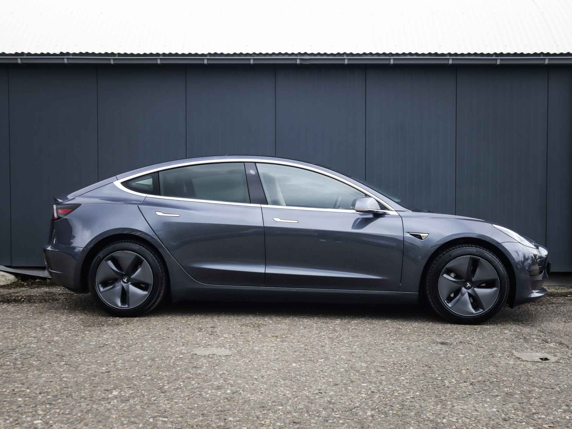 Tesla Model 3 Standard RWD Plus 60 kWh (238 PK) 1e-Eig, Tesla-Dealer-Onderh, 12-Mnd-BOVAG, NL-Auto, Panoramadak, Autopilot, Achteruitrijcamera, Keyless-Entry/Start, Parkeersensoren-V+A, Licht-Zicht-Pakket, Lm-Velgen-18Inch, Privacy-Glas - 5/37