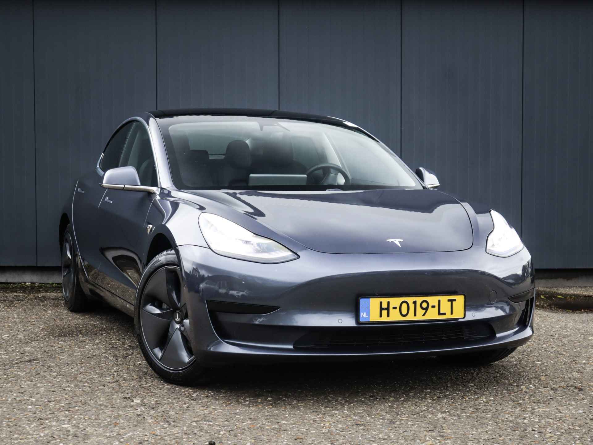 Tesla Model 3 Standard RWD Plus 60 kWh (238 PK) 1e-Eig, Tesla-Dealer-Onderh, 12-Mnd-BOVAG, NL-Auto, Panoramadak, Autopilot, Achteruitrijcamera, Keyless-Entry/Start, Parkeersensoren-V+A, Licht-Zicht-Pakket, Lm-Velgen-18Inch, Privacy-Glas - 32/37