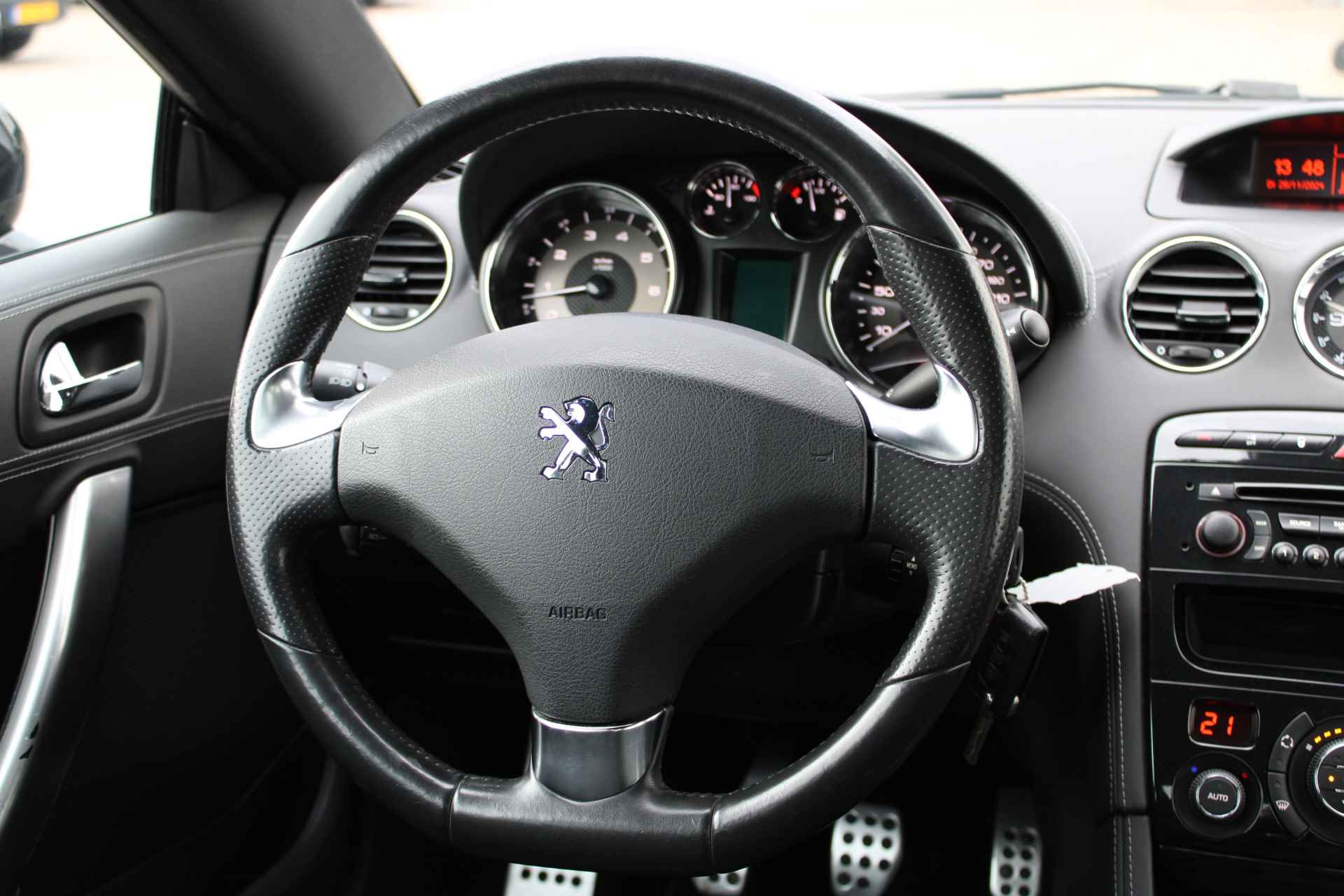 Peugeot RCZ 1.6 THP | CLIMATE CONTROL | CRUISE CONTROL | PDC | NL AUTO | NIEUWE TURBO + RIEM - 11/28