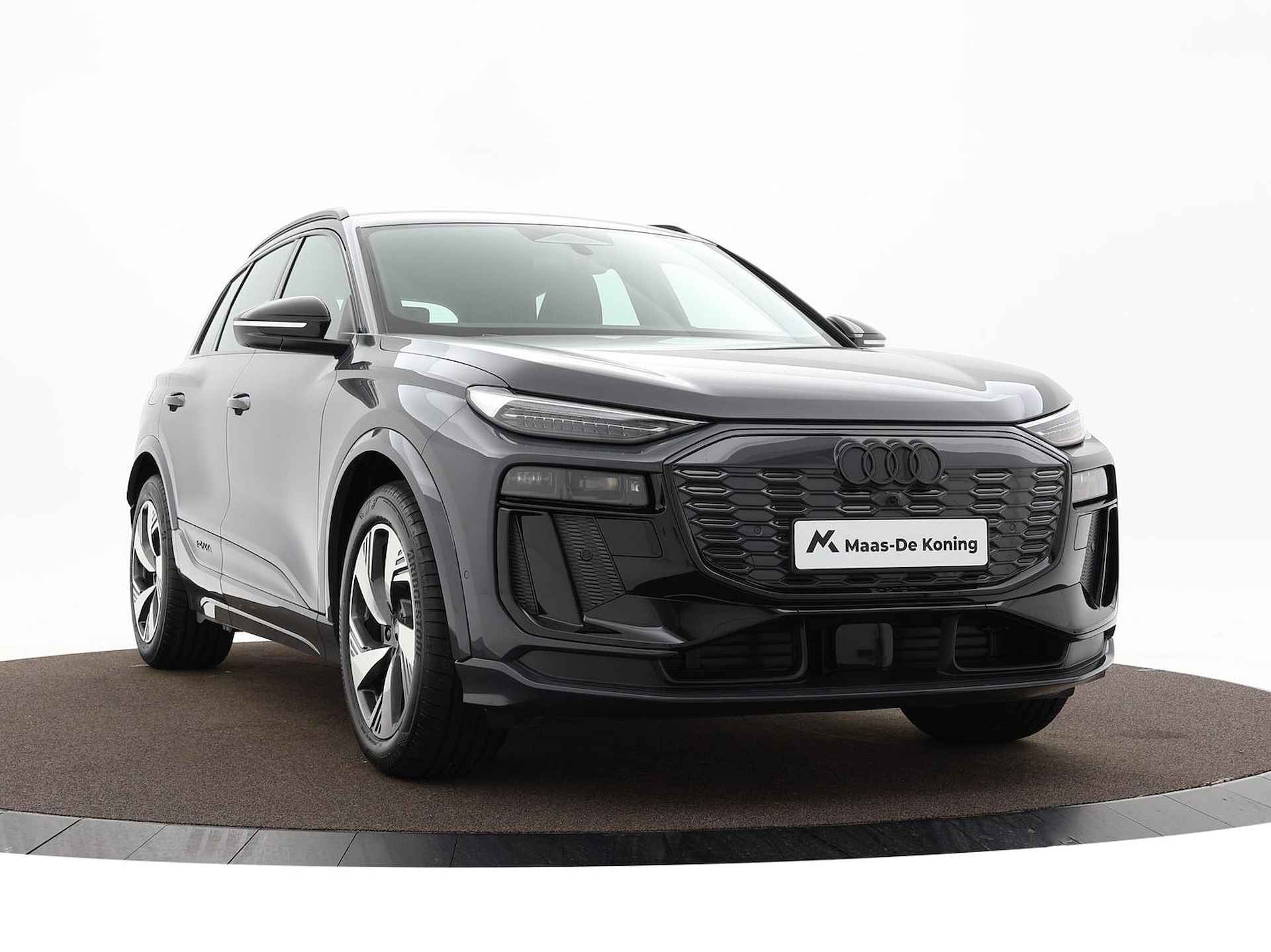 Audi Q6 e-tron S Edition (B1) e-tron perf 225kW/306pk 100Kwh Hat Audi Q6 e-tron S edition performance 306 PK · Tech pakket pro · 360 camera's · Adaptieve luchtvering · - 44/55