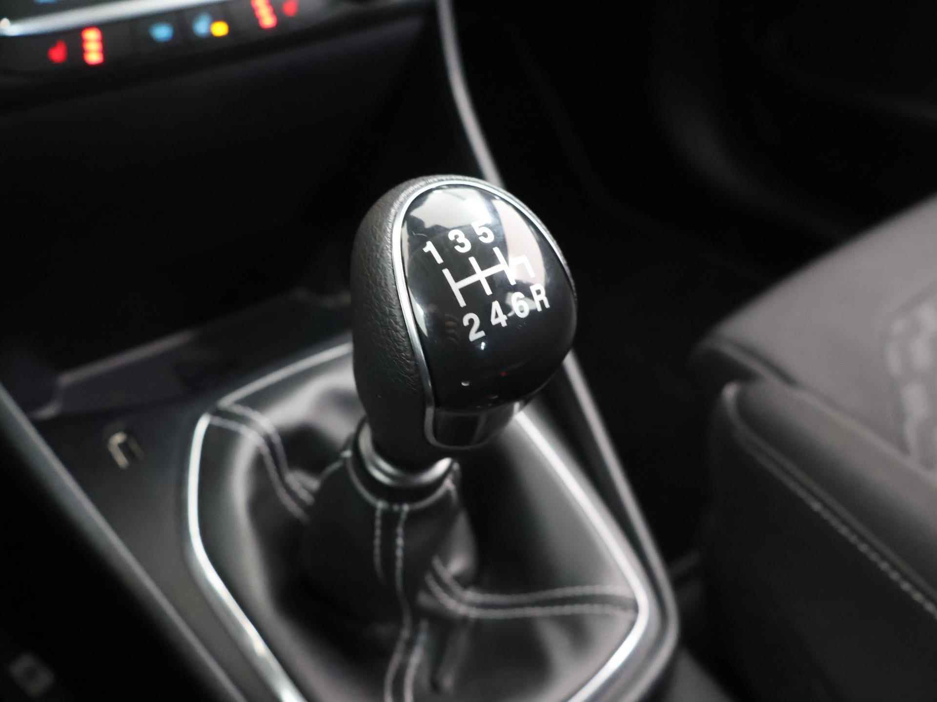 Ford Fiesta 1.0 EcoBoost Hybrid Titanium | Winterpack | Navigatie | Parkeercamera | LED Koplampen - 27/39