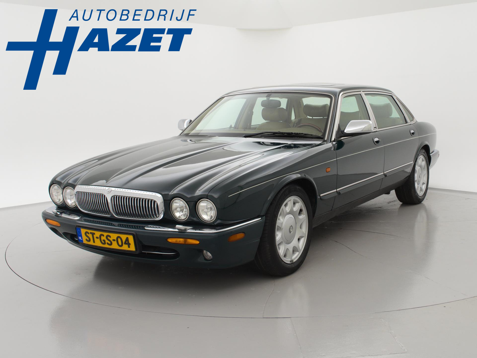 Daimler 4.0 SUPER V8 364 PK SUPERCHARGED AUT. *ORIG. NL* + SCHUIFDAK / LEDER / STOELVERW.