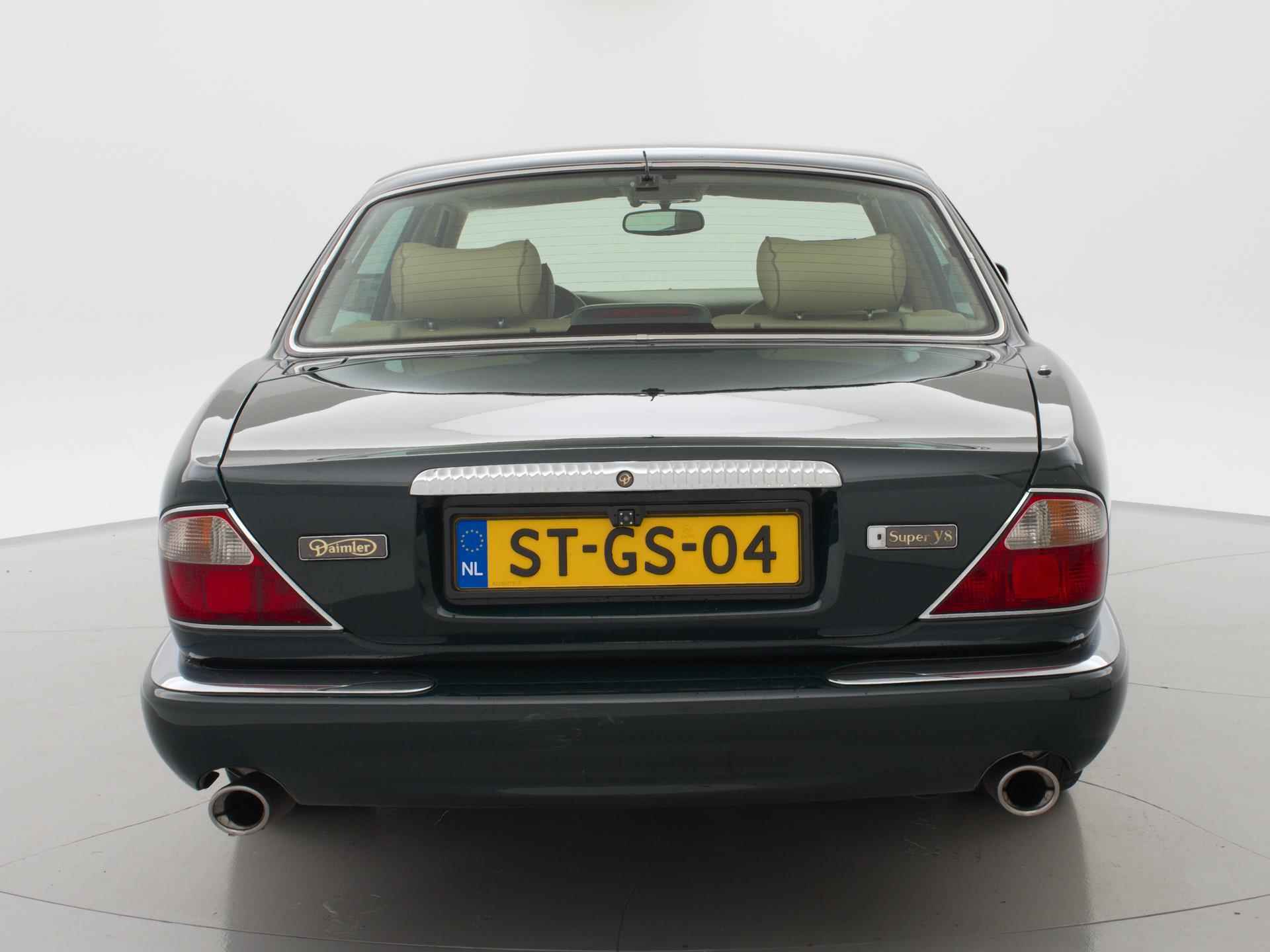 Daimler 4.0 SUPER V8 364 PK SUPERCHARGED AUT. *ORIG. NL* + SCHUIFDAK / LEDER / STOELVERW. - 7/29