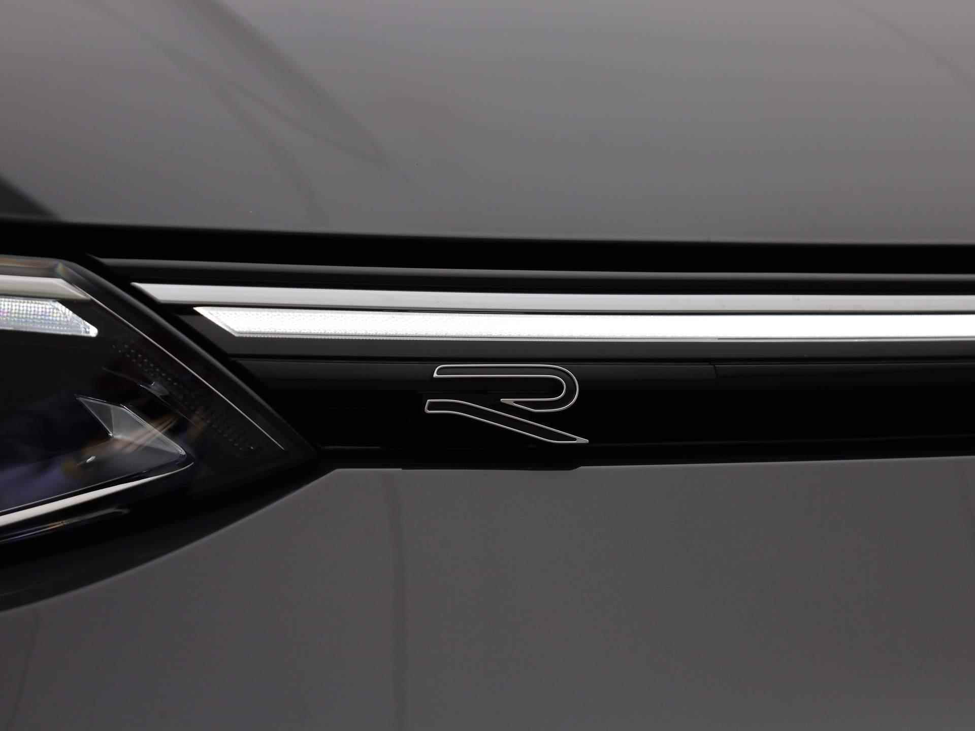 Volkswagen Golf 1.5eTSI/150PK R-Line DSG · Panoramadak · Parkeersensoren + camera · Stoelverwarming - 24/37