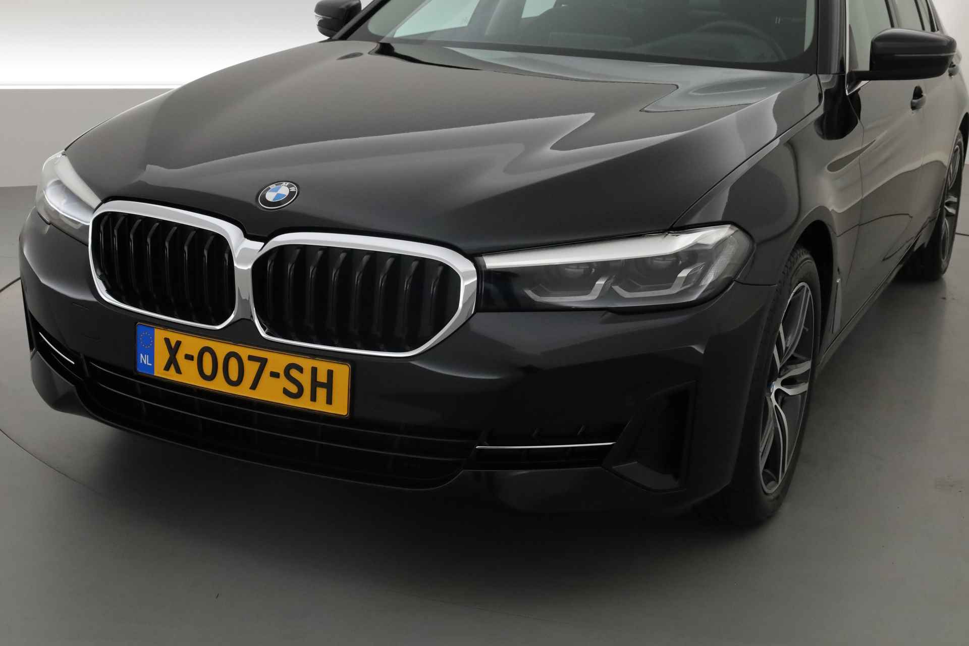 BMW 5 Serie 520D EXECUTIVE | Navi | Pano | HUD | Camera | Leder | Stoelverw. - 26/34