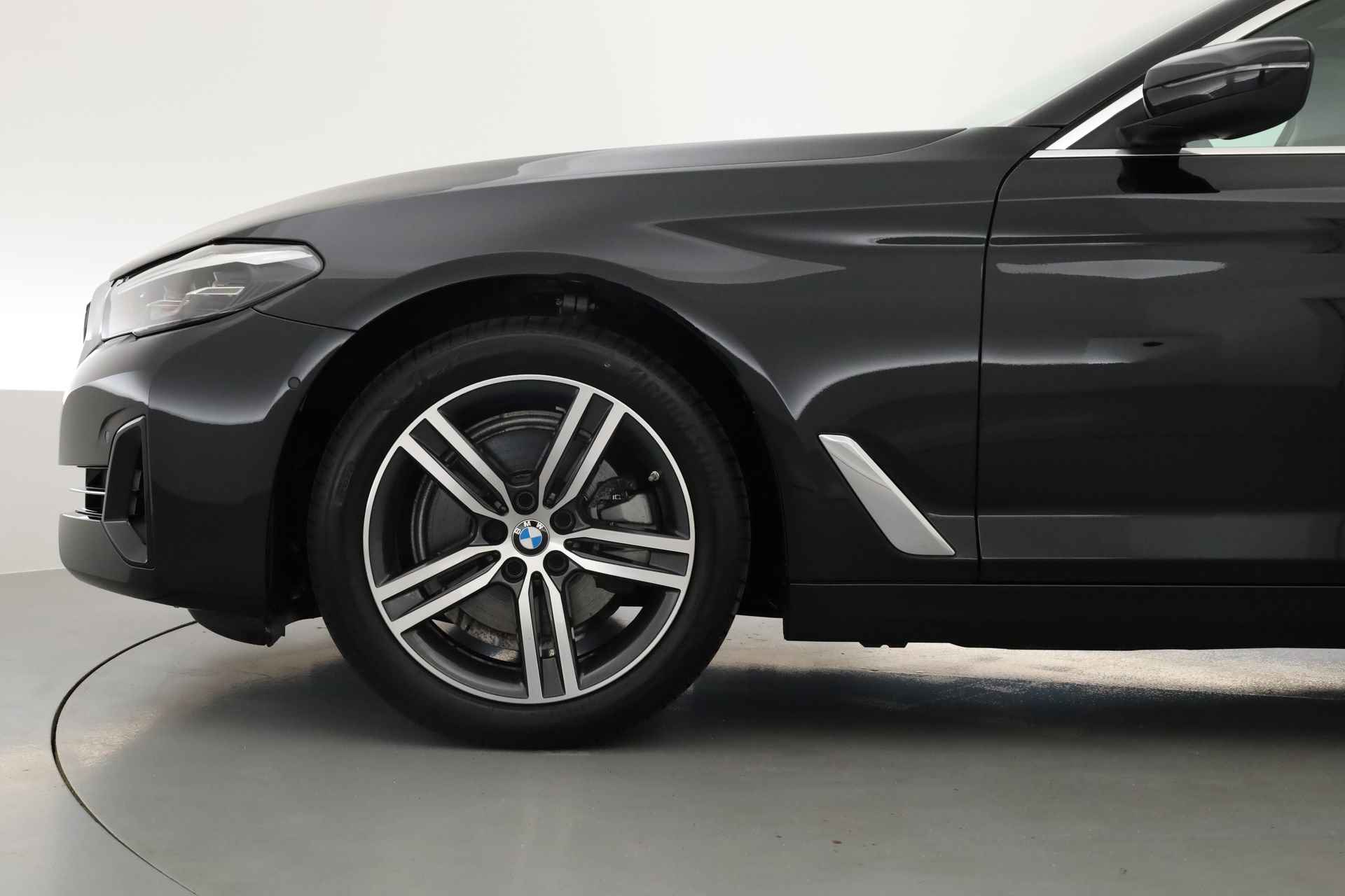 BMW 5 Serie 520D EXECUTIVE | Navi | Pano | HUD | Camera | Leder | Stoelverw. - 30/34