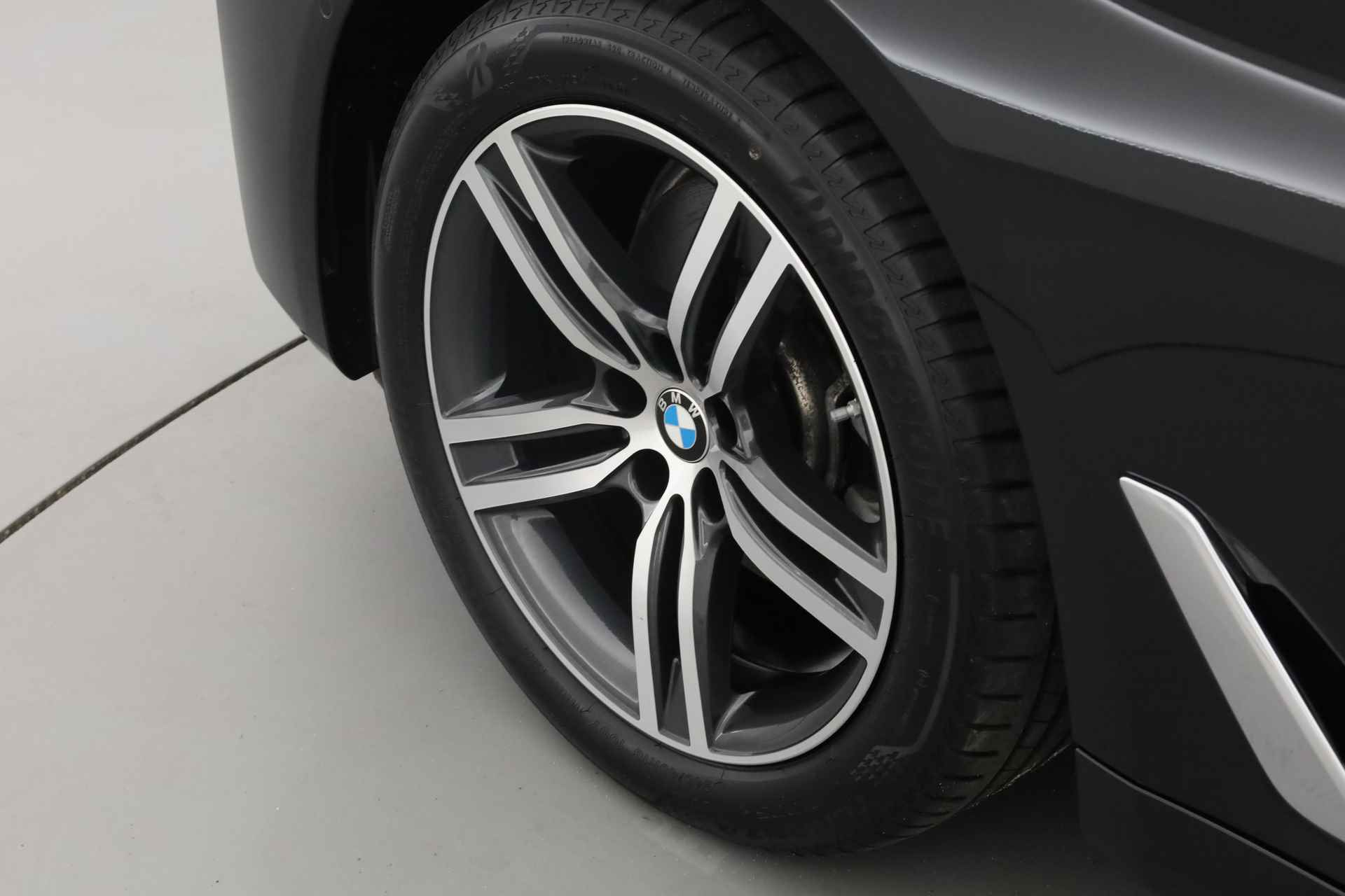 BMW 5 Serie 520D EXECUTIVE | Navi | Pano | HUD | Camera | Leder | Stoelverw. - 31/34