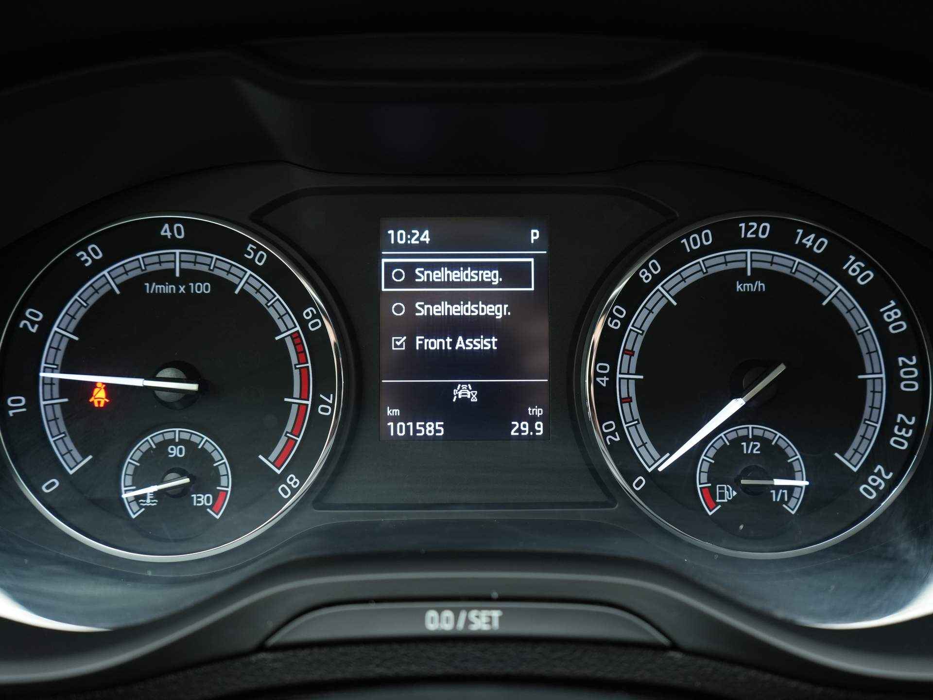 Škoda Karoq 1.5 TSI ACT Business Edition - 150 PK - Automaat - All seasonbanden - 11/26
