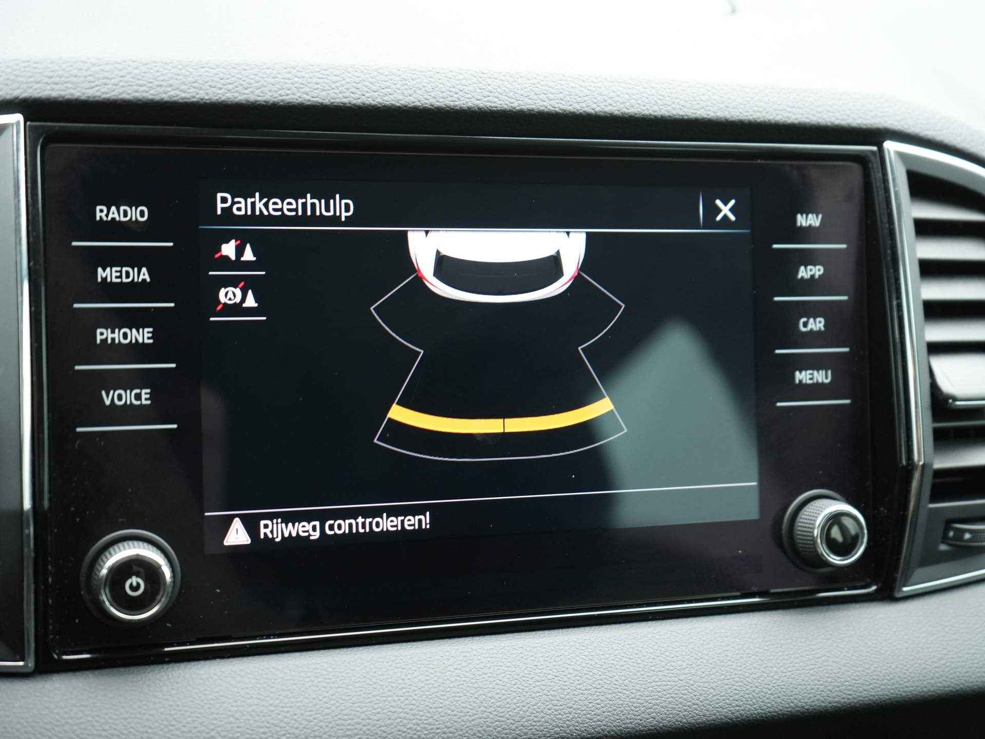 Škoda Karoq 1.5 TSI ACT Business Edition - 150 PK - Automaat - All seasonbanden - 13/26