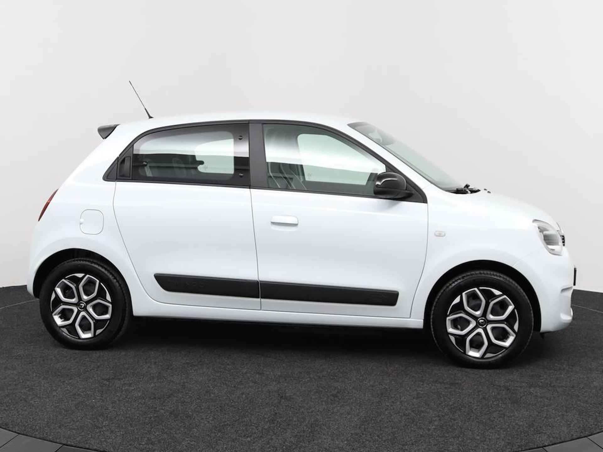 Renault Twingo Z.E. R80 E-Tech Equilibre 22 kWh Parkeerhulp | Navigatie | Climate Control | Nieuwe Auto | € 2.000,- Overheidsubsidie Mogelijk! - 4/46