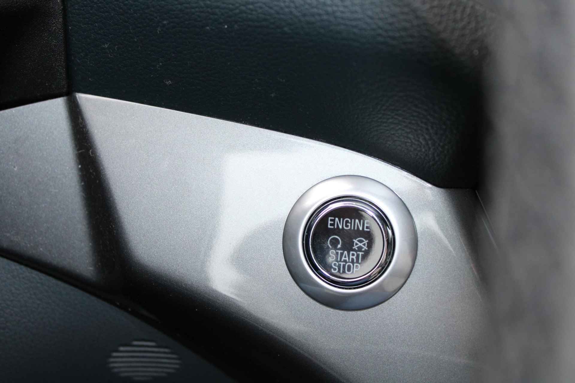 Ford Grand C-Max 1.0 Ecoboost 125 PK Titanium 7 PERSOONS | Climate Control | Navigatie | Cruise Control | Camera | PDC V +A | Voorruitverwarming | Panoramadak | 17 Inch Lichtmetalen Velgen - 24/28
