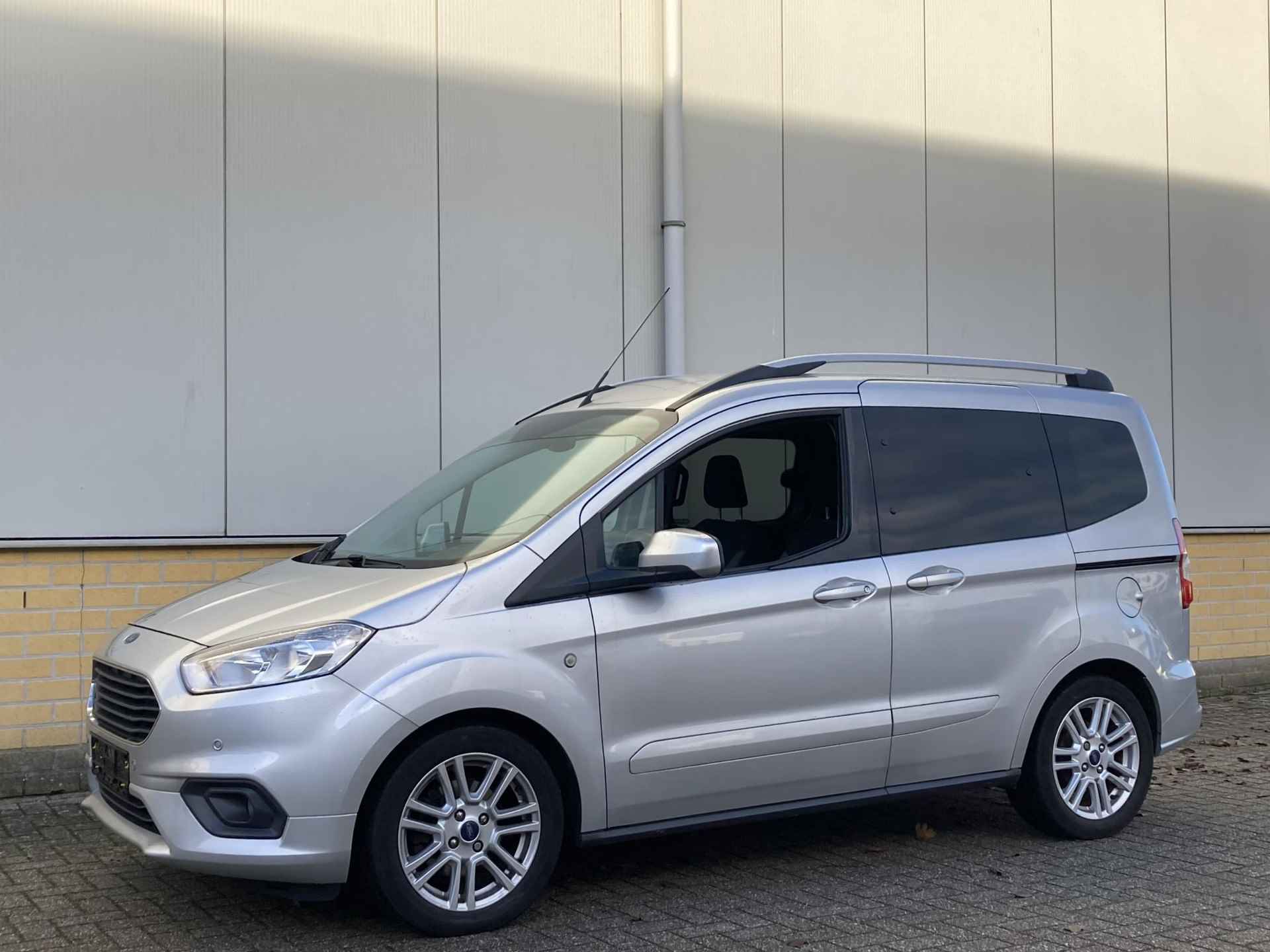 Ford Tourneo Courier 1.0 Ecoboost 100pk Titanium-winterpack - 2/26