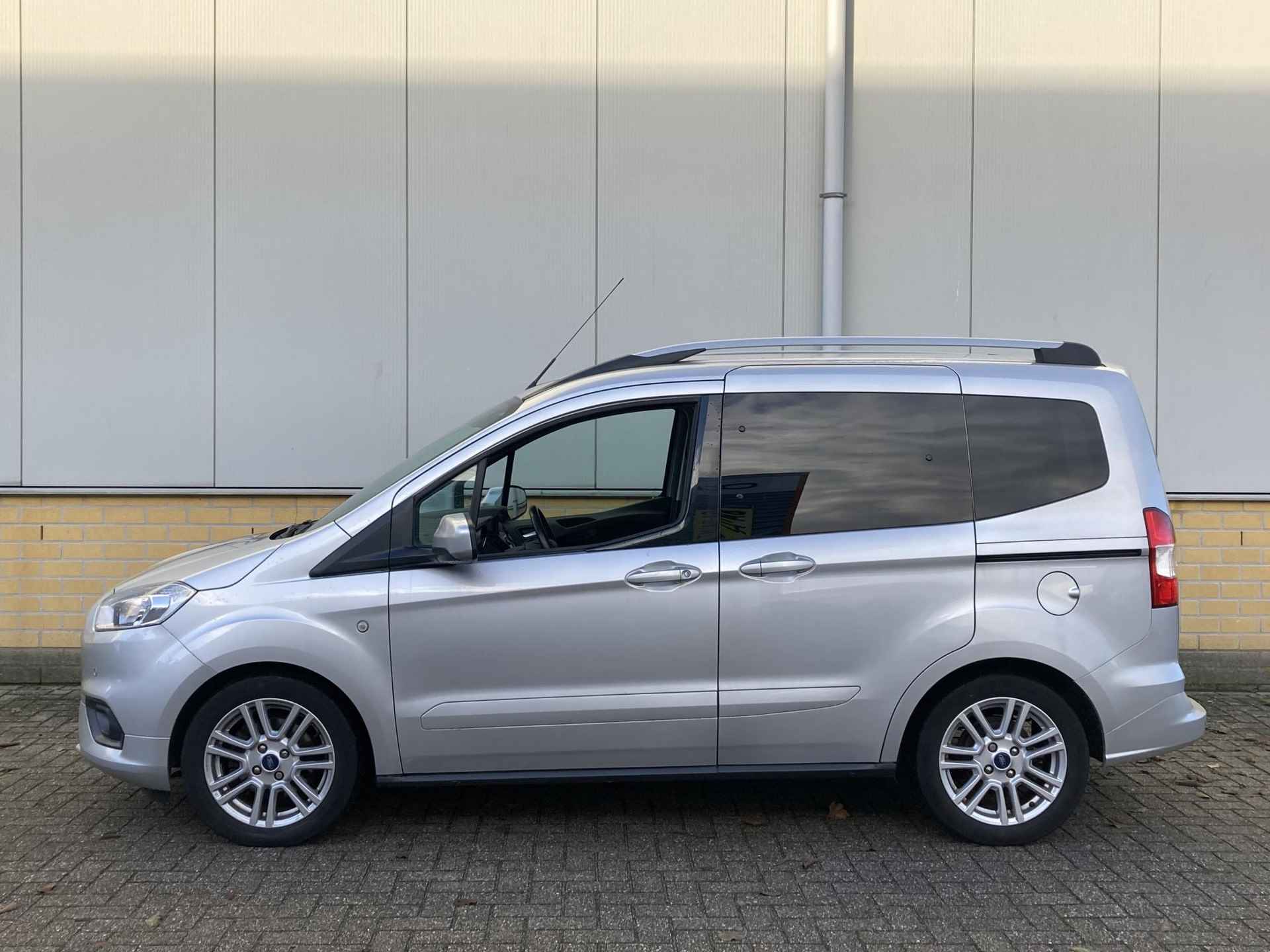 Ford Tourneo Courier 1.0 Ecoboost 100pk Titanium-winterpack - 4/26