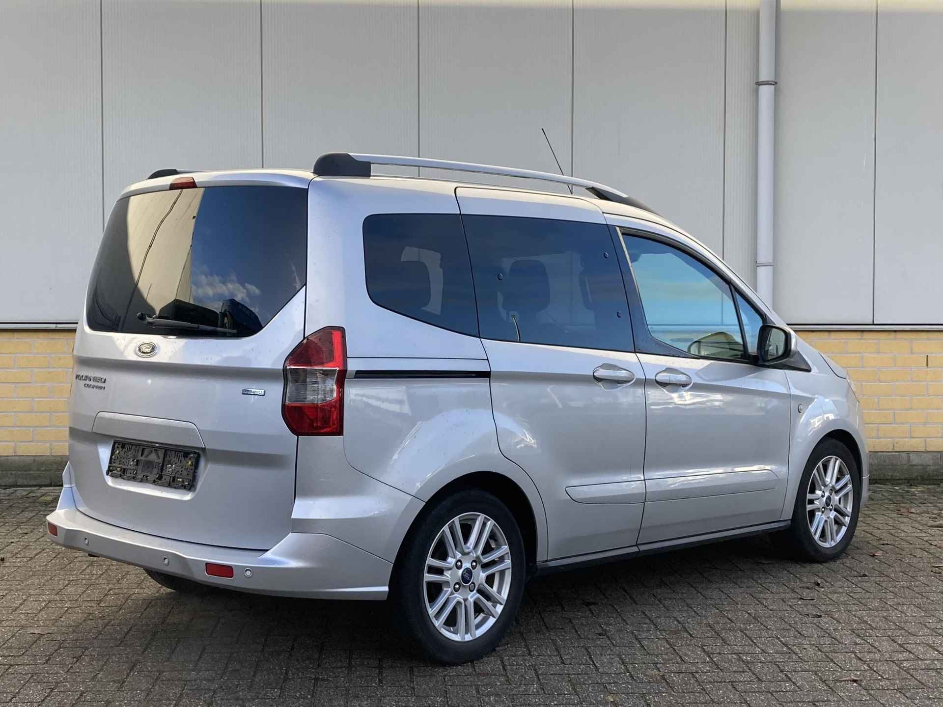 Ford Tourneo Courier 1.0 Ecoboost 100pk Titanium-winterpack - 6/26