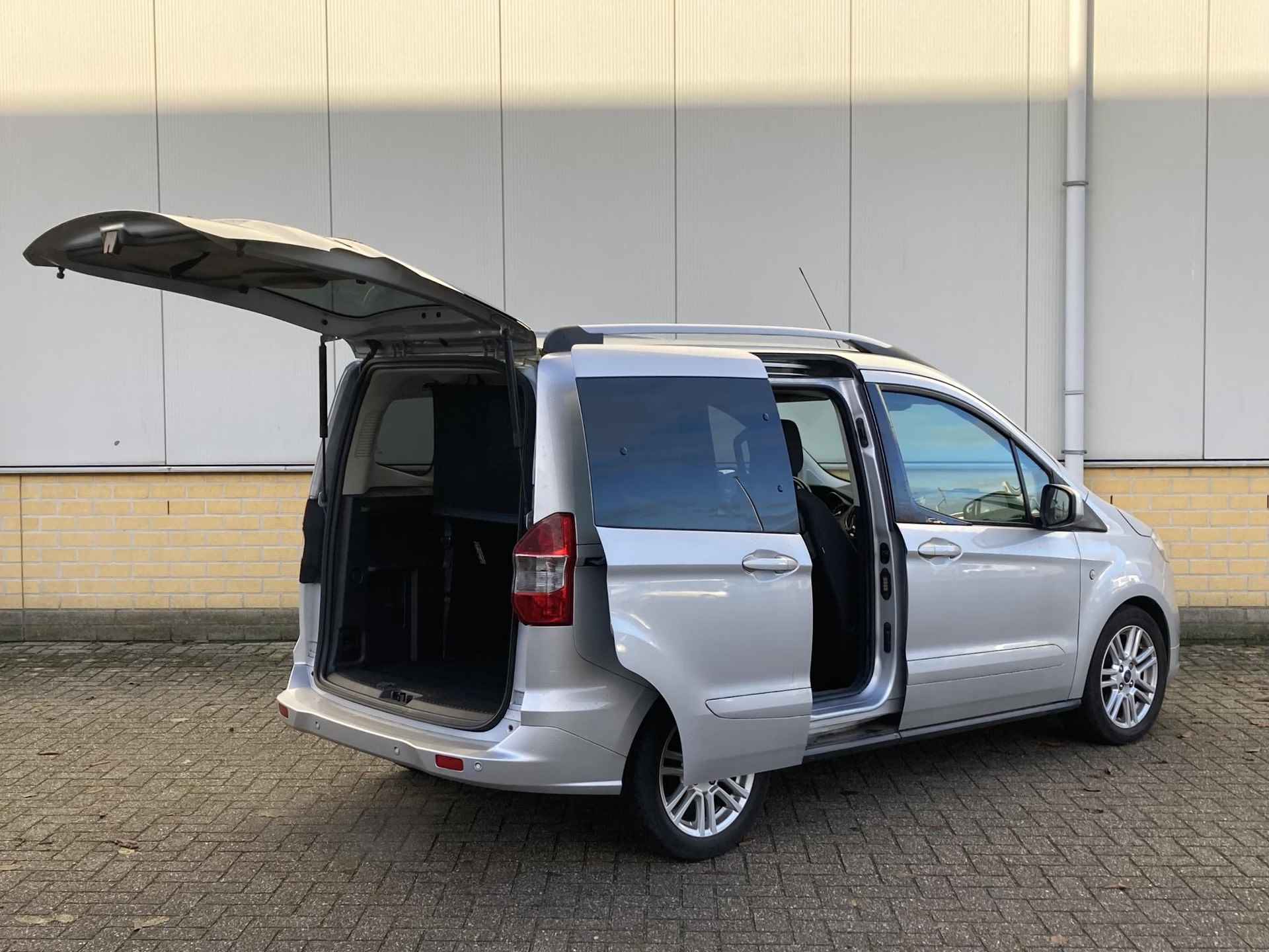 Ford Tourneo Courier 1.0 Ecoboost 100pk Titanium-winterpack - 7/26