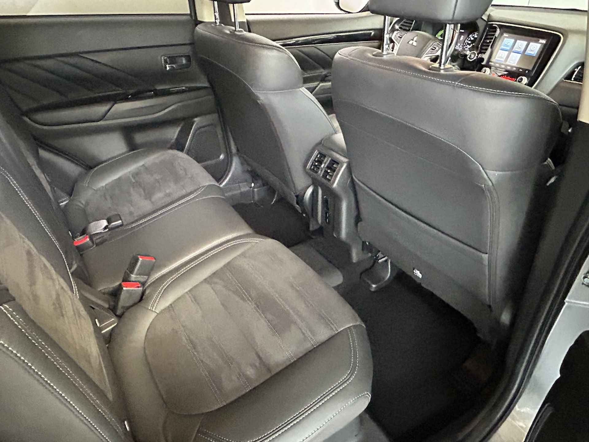 Mitsubishi Outlander 2.4 PHEV Intense Carplay - 9/19