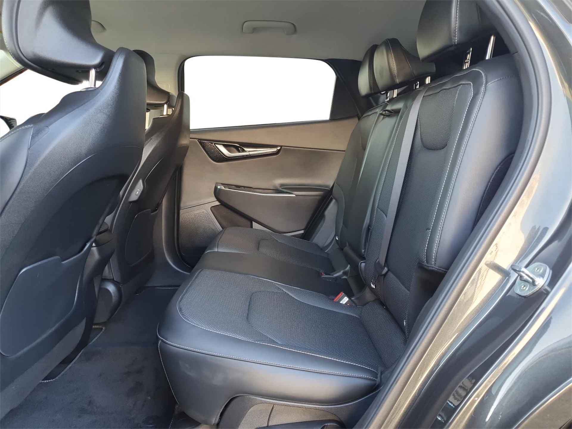 Kia EV6 Plus 58 kWh  | Stoel verwarming en koeling | Lederen bekleding | Elektrisch bedienbare voorstoelen | Navigatie | Camera | Premium audio | - 23/41