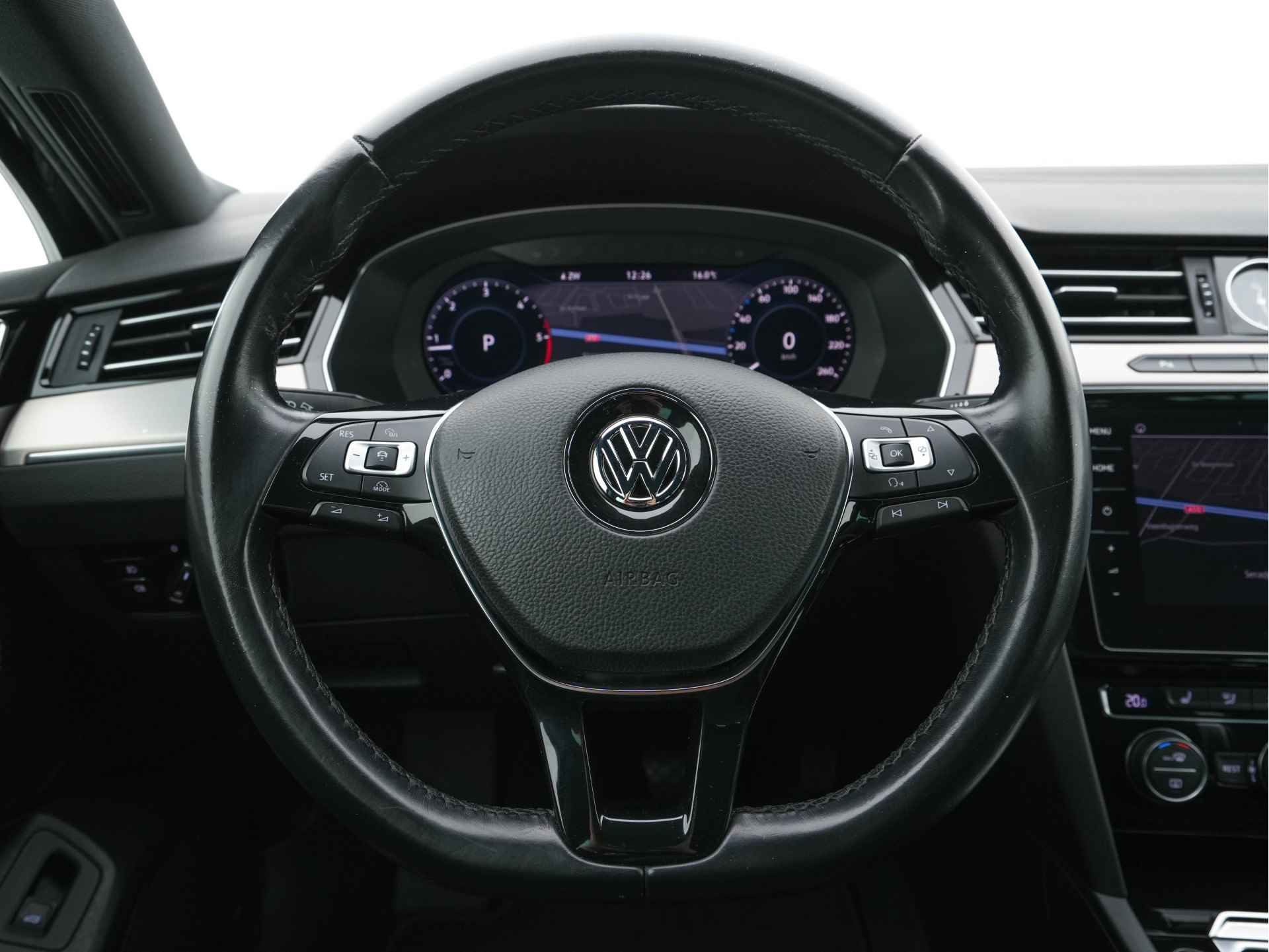 Volkswagen Passat Variant 2.0 TDI Highline Business R-Line Aut. *DIGI-COCKPIT | ADAPT-CRUISE | FULL-LED | LEDER-ALCANTARA | DAB+ | NAVI-FULLMAP | KEYLESS | CAMERA | ECC | PDC | ERGONOMIC-SPORTSEATS | 18''ALU* - 17/30