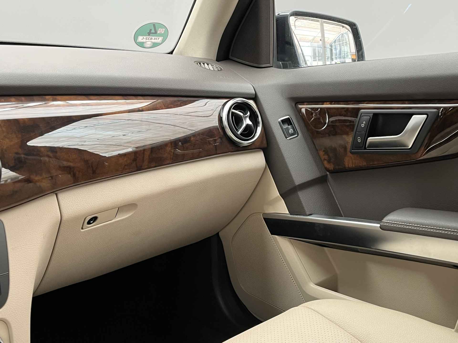 Mercedes-Benz GLK-Klasse 250 4-Matic Ambition | Houtafwerking | Leder | Automaat | Navigatie | Bluetooth | Stoelverwarming | Stoelverwarming | Parkeersensoren - 24/50