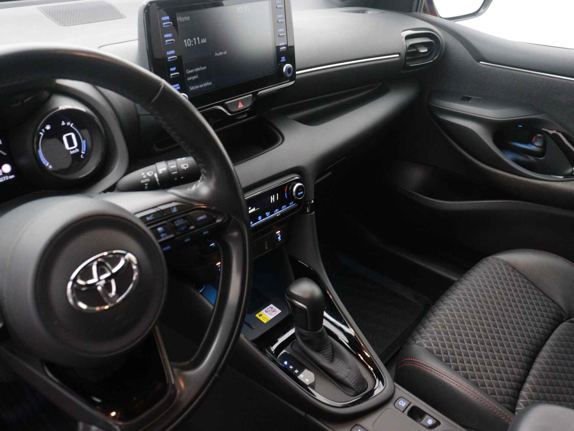 Toyota Yaris 1.5 Hybrid Launch Edition | Head-up Display| Stuur-/Stoelverwarming | Camera | Draadloze telefoonlader | Half leder | - 7/37