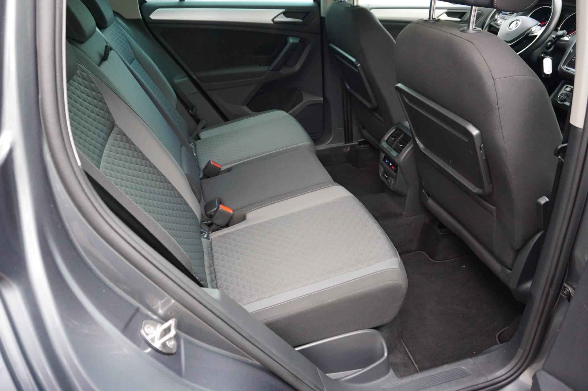 Volkswagen Tiguan 1.5 TSI 130pk Comfortline Business | Navigatie | Parkeersensoren | Rijstrooksensor - 32/51