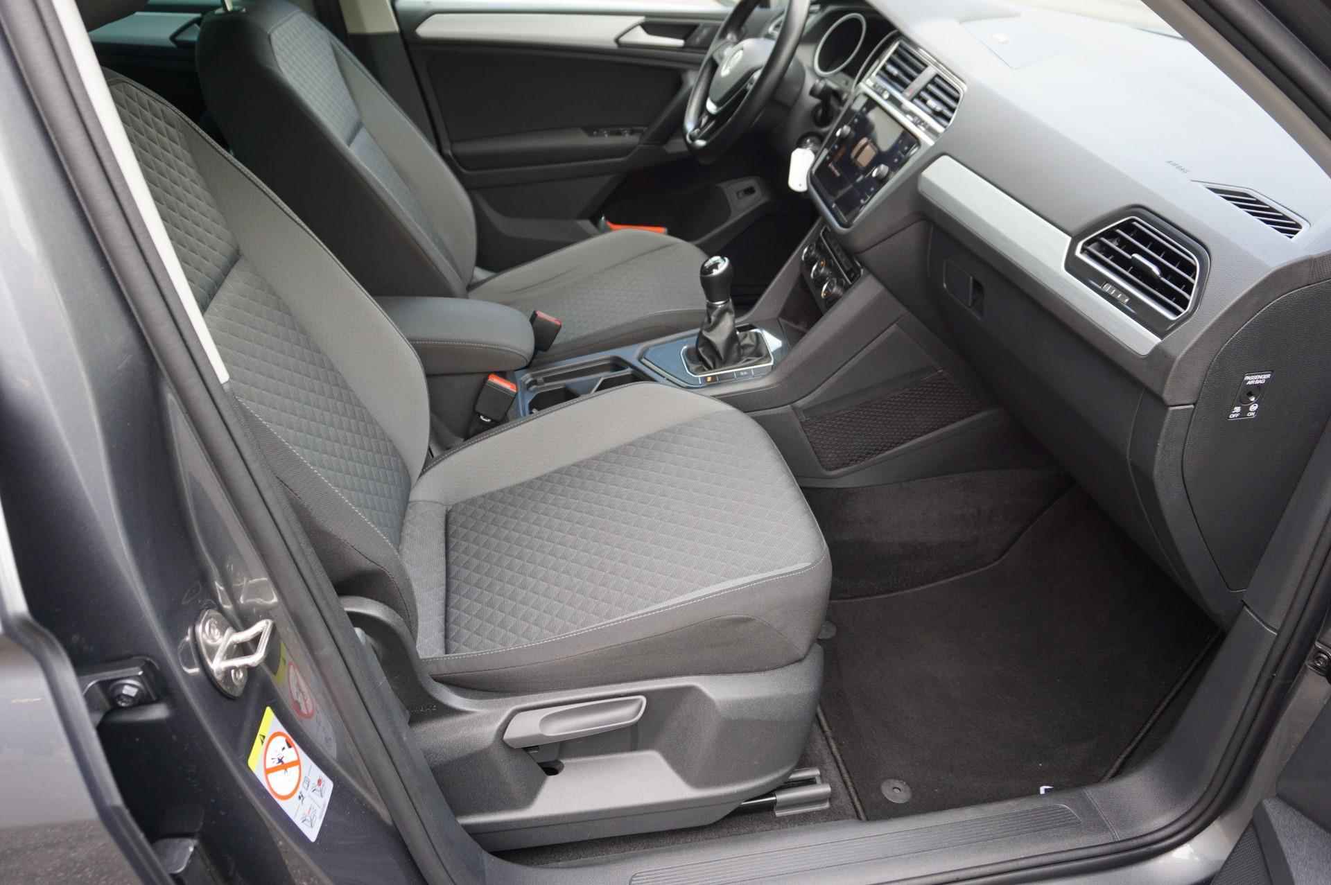 Volkswagen Tiguan 1.5 TSI 130pk Comfortline Business | Navigatie | Parkeersensoren | Rijstrooksensor - 33/51