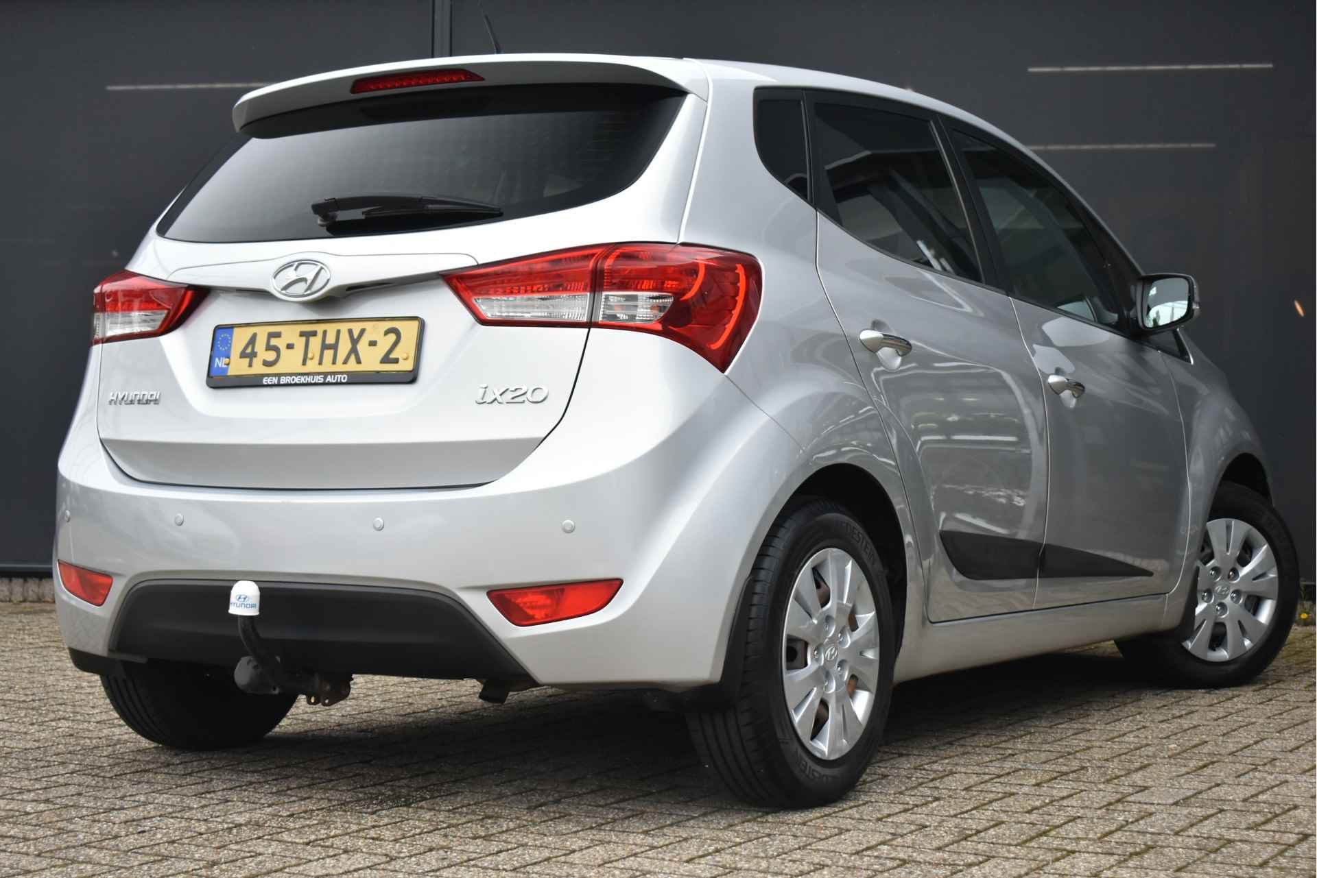 Hyundai ix20 1.6i i-Motion Automaat | Trekhaak | Airco | Parkeersensoren | Bluetooth | Elektr. Ramen !! - 2/31