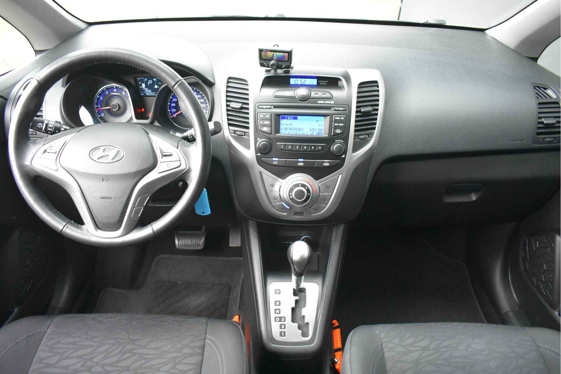 Hyundai ix20 1.6i i-Motion Automaat | Trekhaak | Airco | Parkeersensoren | Bluetooth | Elektr. Ramen !! - 10/31