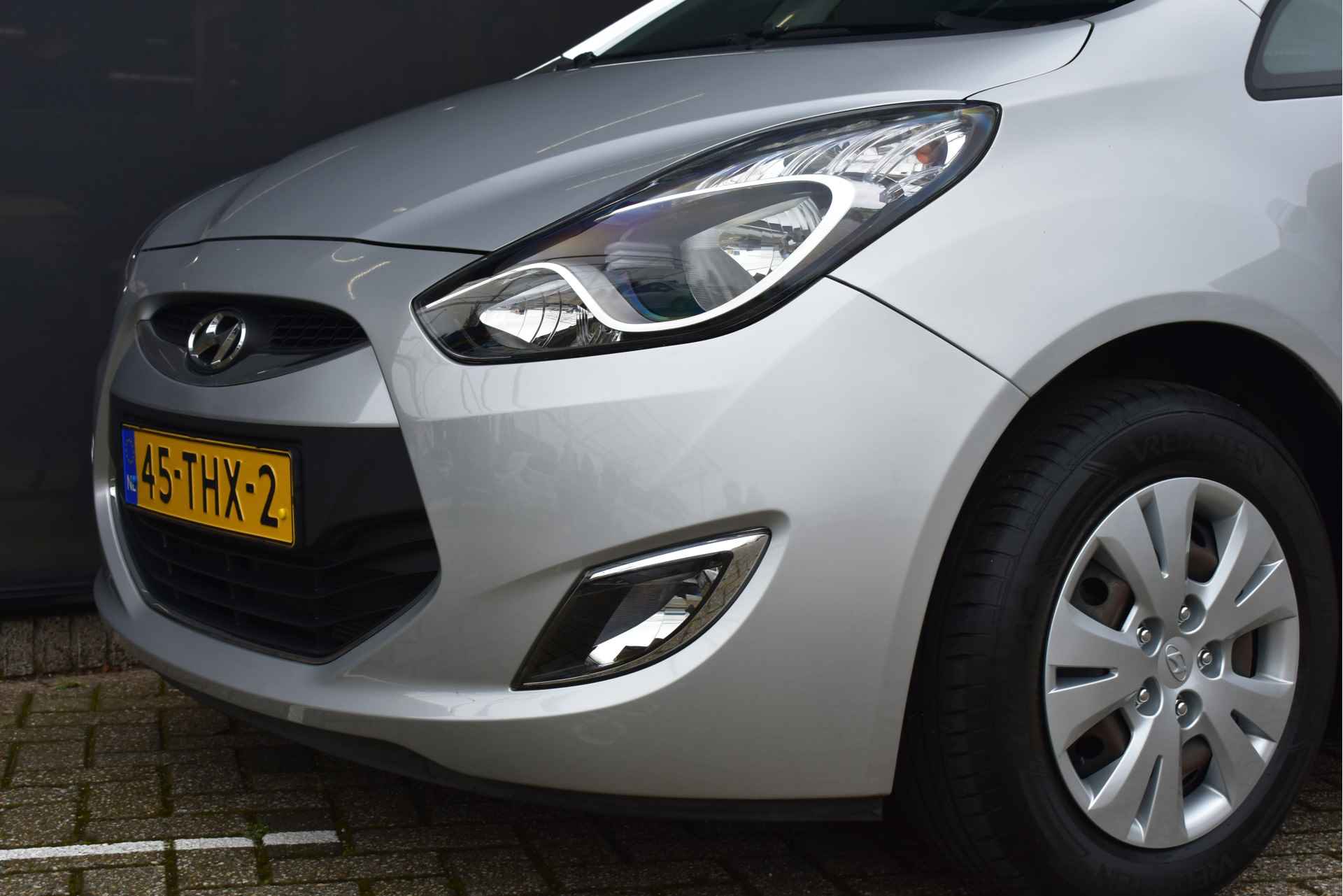 Hyundai ix20 1.6i i-Motion Automaat | Trekhaak | Airco | Parkeersensoren | Bluetooth | Elektr. Ramen !! - 23/31