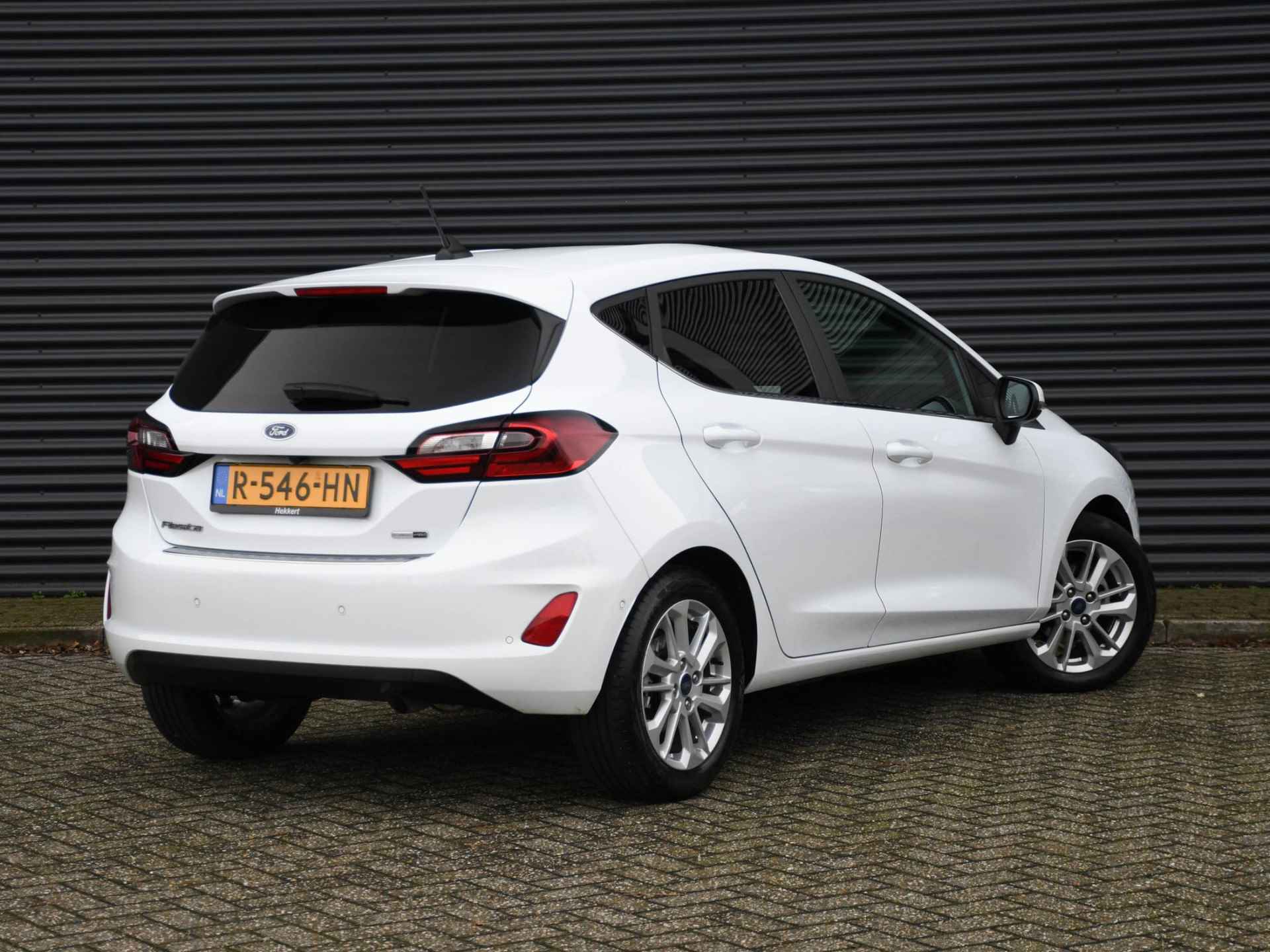 Ford Fiesta Titanium X 1.0 EcoBoost Hybrid 125pk Automaat PDC + CAMERA | ADAP. CRUISE | LANE KEEPING AID | WINTER PACK | DAB | NAVI | USB - 4/31