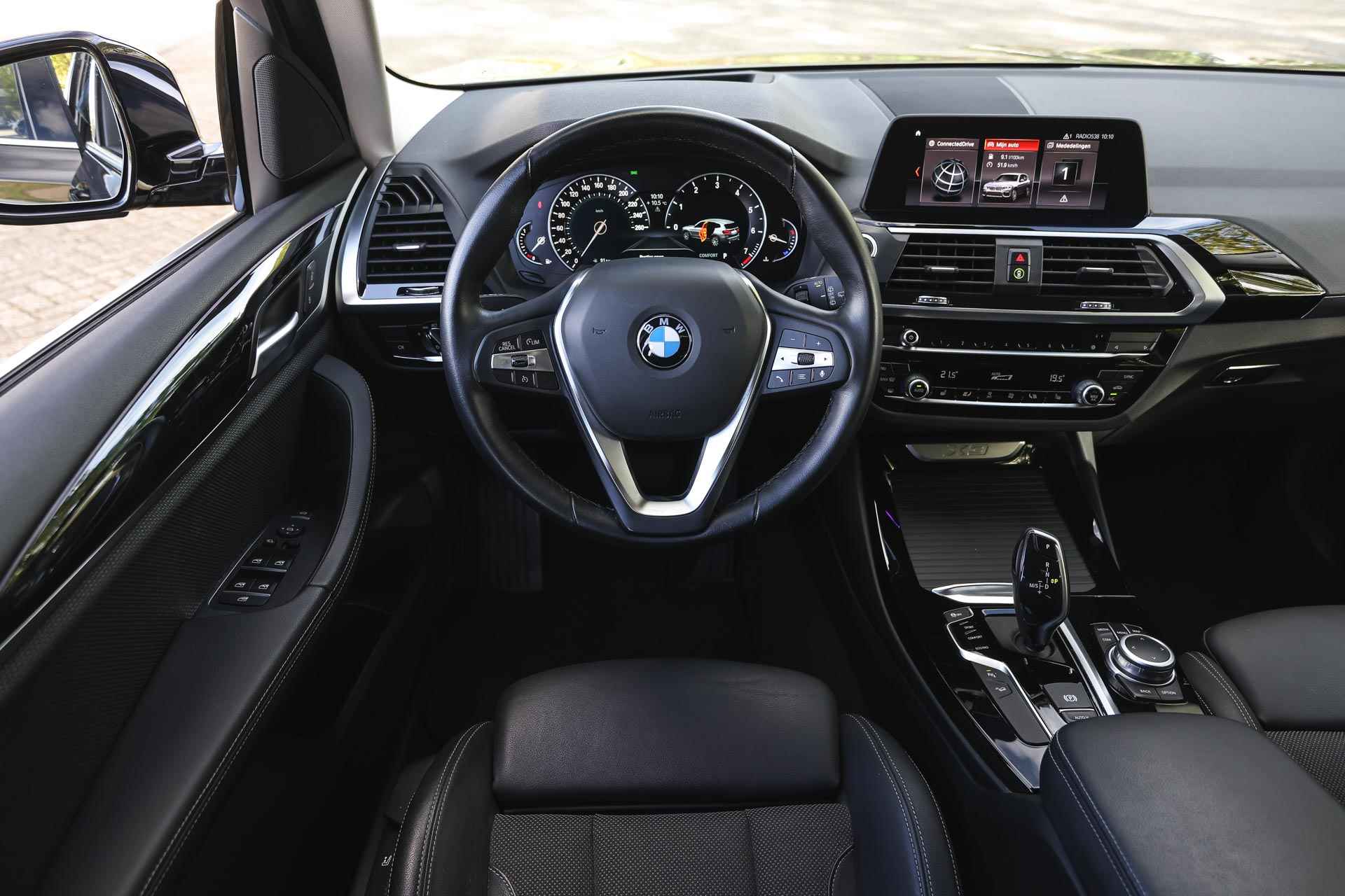 BMW X3 xDrive20i High Executive xLine Automaat / Sportstoelen / Stoelverwarming / LED / Head-Up / Live Cockpit Plus / PDC / Getint glas achter - 4/34