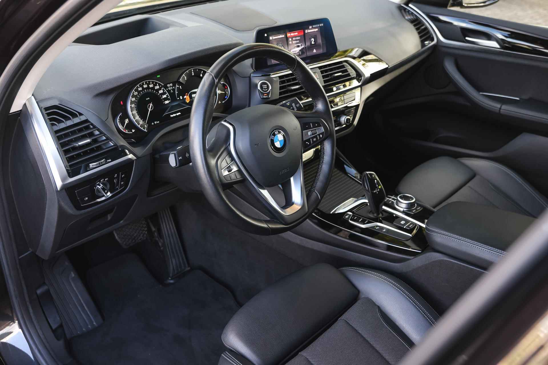 BMW X3 xDrive20i High Executive xLine Automaat / Sportstoelen / Stoelverwarming / LED / Head-Up / Live Cockpit Plus / PDC / Getint glas achter - 10/34