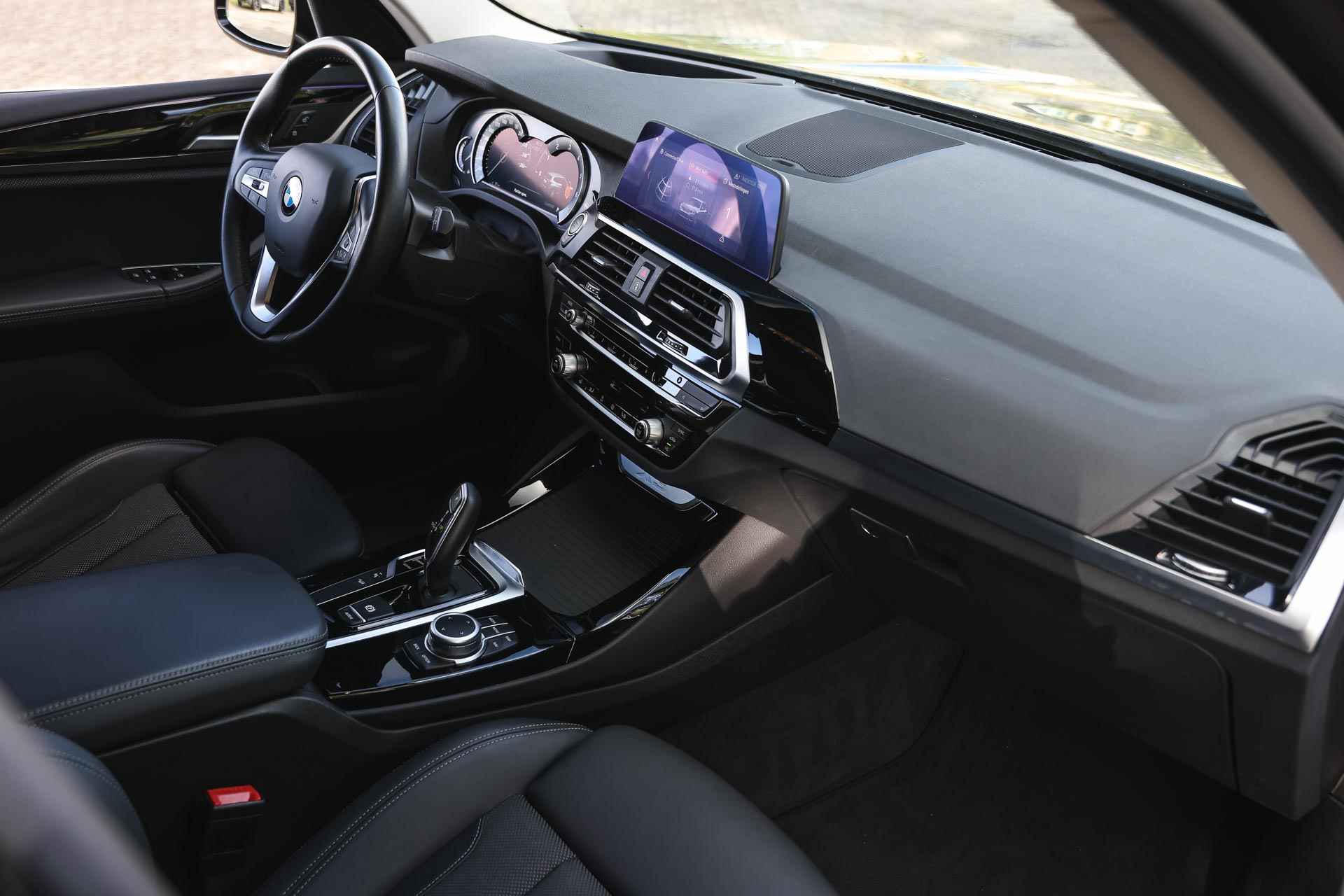BMW X3 xDrive20i High Executive xLine Automaat / Sportstoelen / Stoelverwarming / LED / Head-Up / Live Cockpit Plus / PDC / Getint glas achter - 11/34