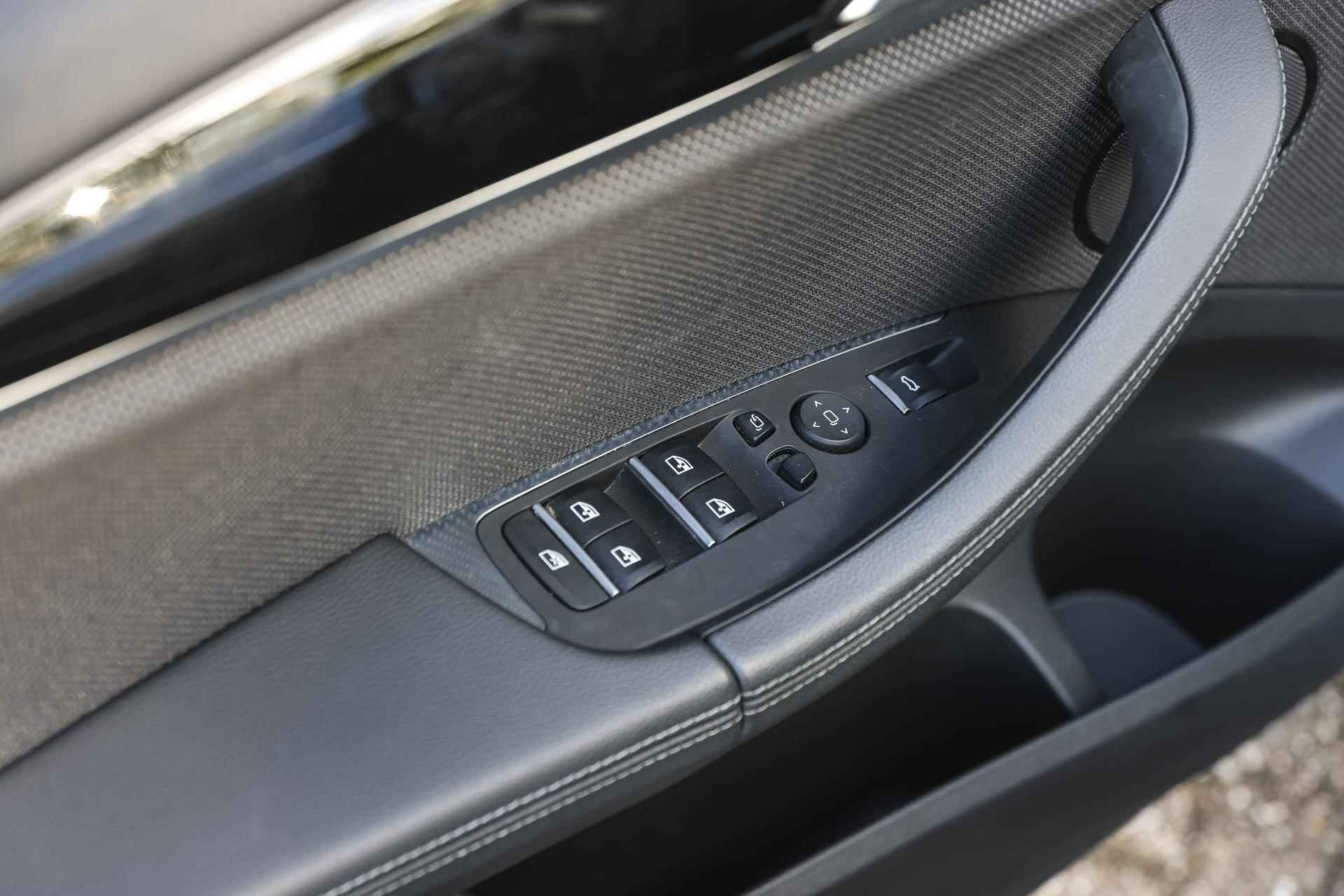 BMW X3 xDrive20i High Executive xLine Automaat / Sportstoelen / Stoelverwarming / LED / Head-Up / Live Cockpit Plus / PDC / Getint glas achter - 14/34