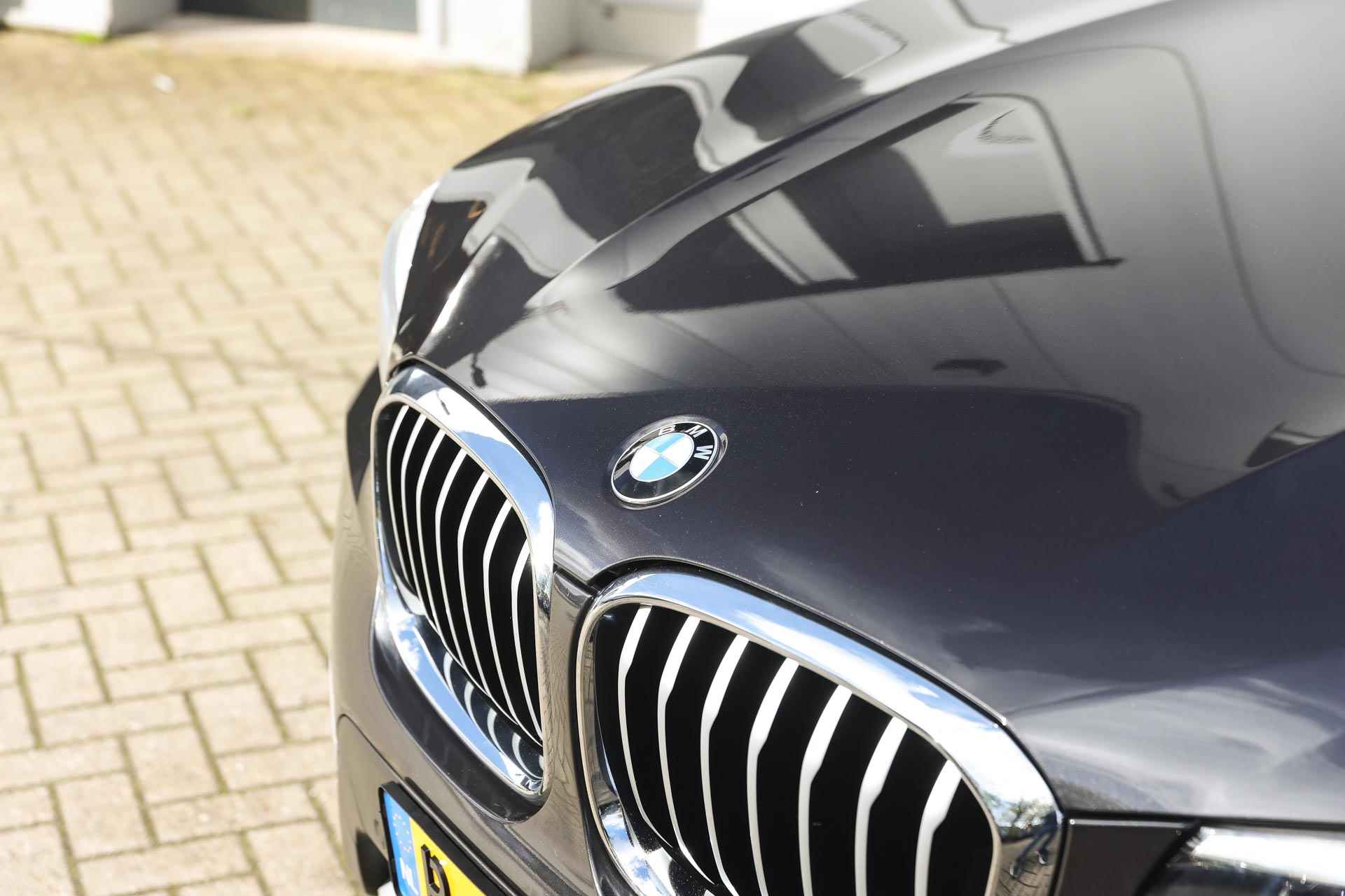 BMW X3 xDrive20i High Executive xLine Automaat / Sportstoelen / Stoelverwarming / LED / Head-Up / Live Cockpit Plus / PDC / Getint glas achter - 29/34