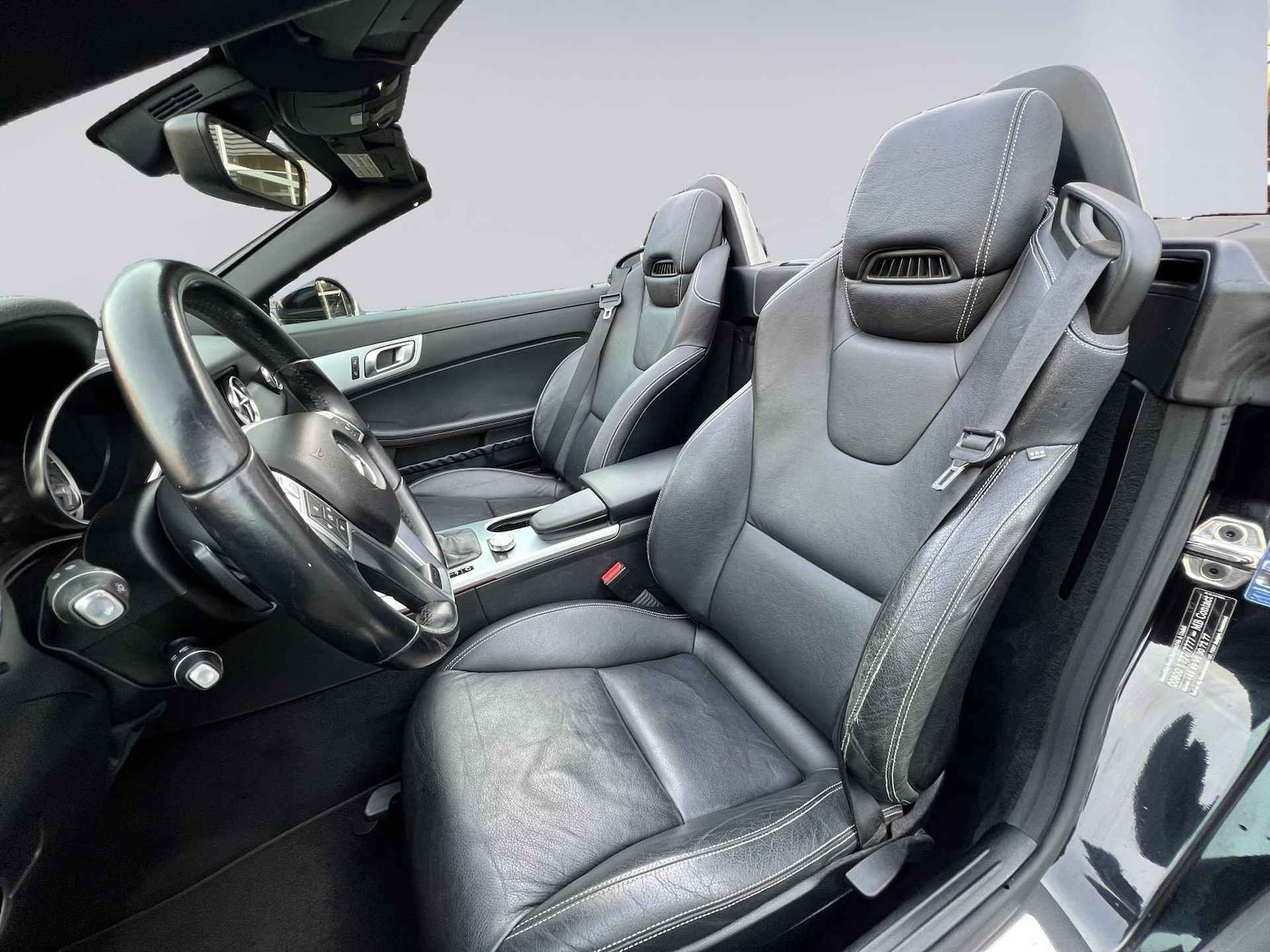 Mercedes-Benz SLK-klasse 350 AMG Glazen Dak, Bi-Xenon, Dynamic Handeling, Nek Verwarming, Apple Carplay, Leder, DAB, Parkeer Pakket (MET GARANTIE*) - 17/39