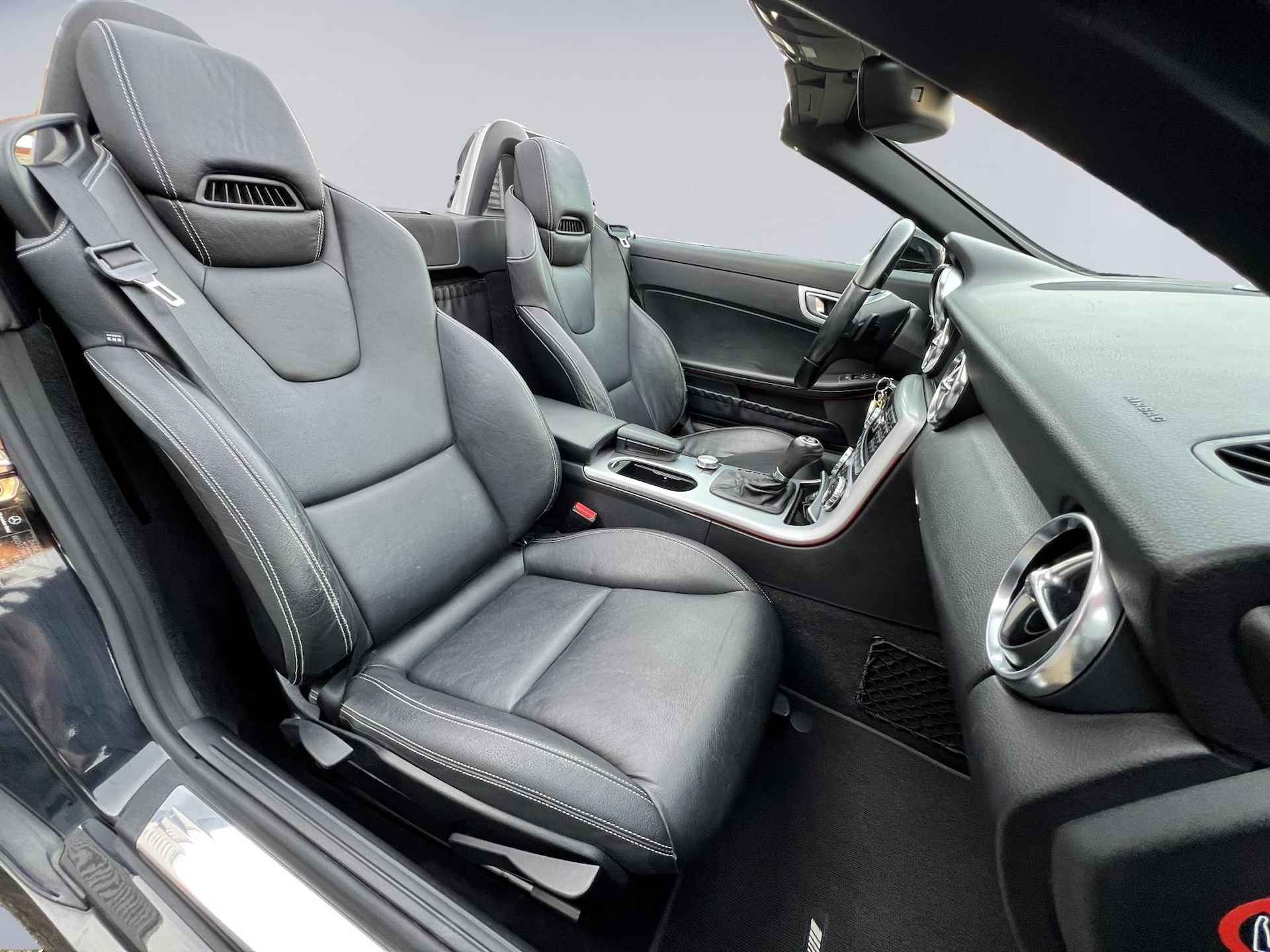 Mercedes-Benz SLK-klasse 350 AMG Glazen Dak, Bi-Xenon, Dynamic Handeling, Nek Verwarming, Apple Carplay, Leder, DAB, Parkeer Pakket (MET GARANTIE*) - 18/39
