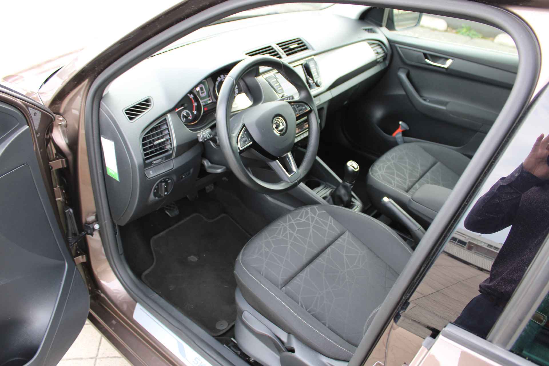 Škoda Fabia 1.0 TSI Clever Navigatie / Bluetooth / Parkeersensoren / Airco / LM velgen - 16/41