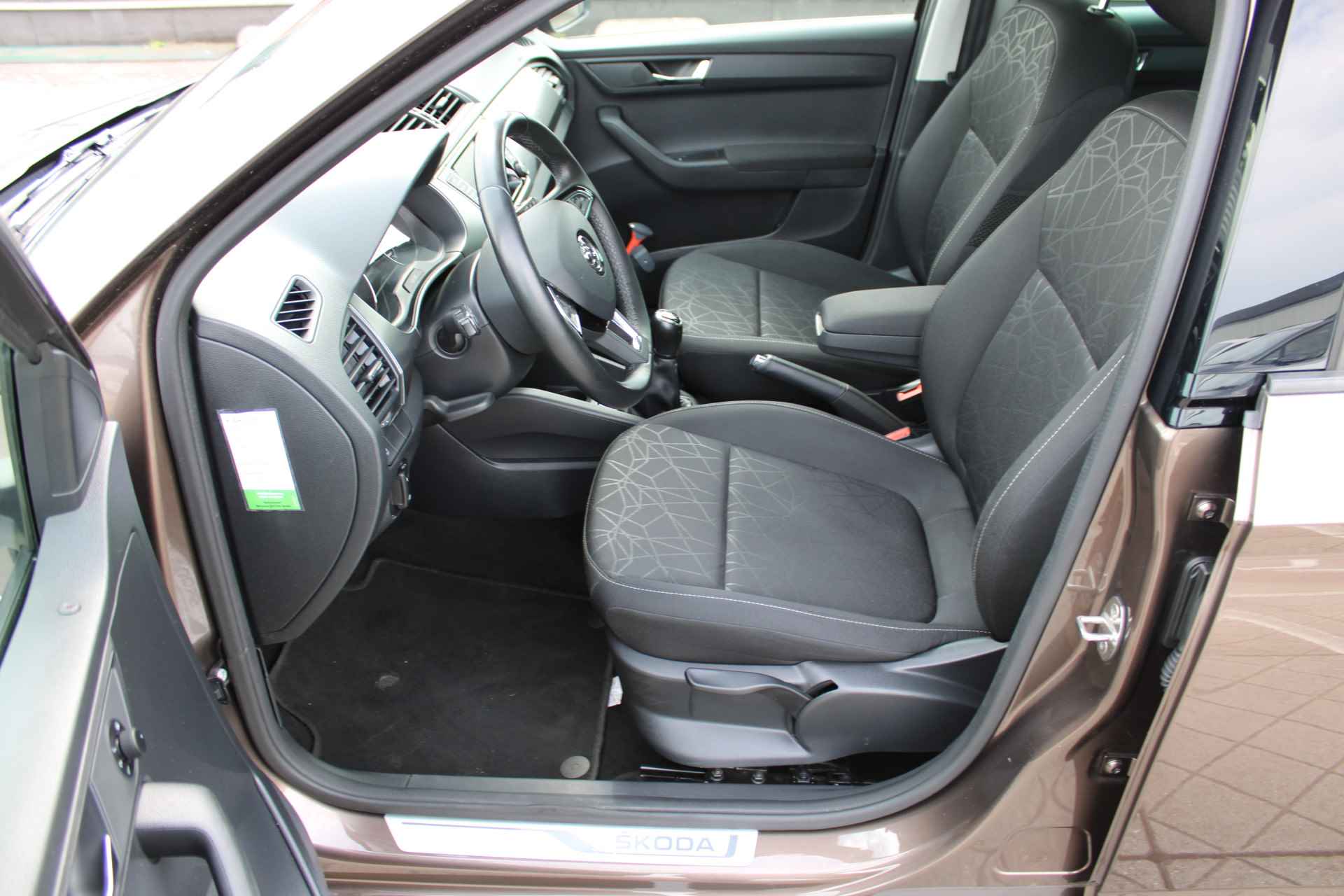 Škoda Fabia 1.0 TSI Clever Navigatie / Bluetooth / Parkeersensoren / Airco / LM velgen - 31/41