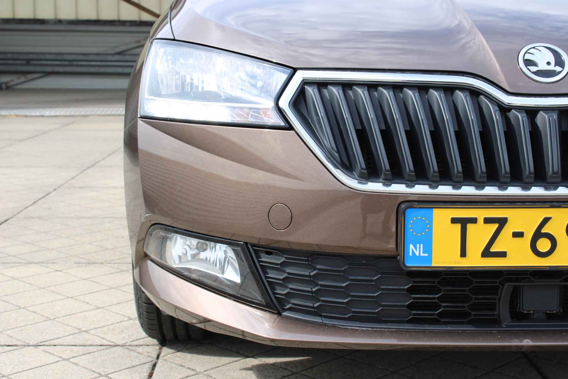 Škoda Fabia 1.0 TSI Clever Navigatie / Bluetooth / Parkeersensoren / Airco / LM velgen - 37/41