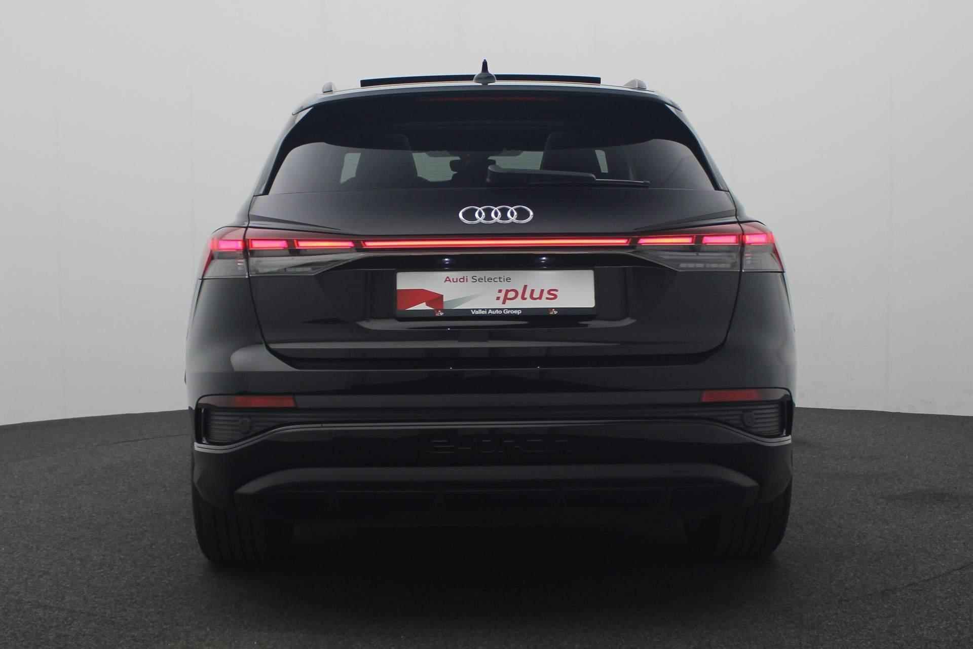 Audi Q4 e-tron 40 Launch edition S Competition 77 kWh 204PK | S-Line | Warmtepomp | Pano | Trekhaak | AR HUD | Matrix LED | 20 inch | ACC | Camera | Zwart optiek - 23/50