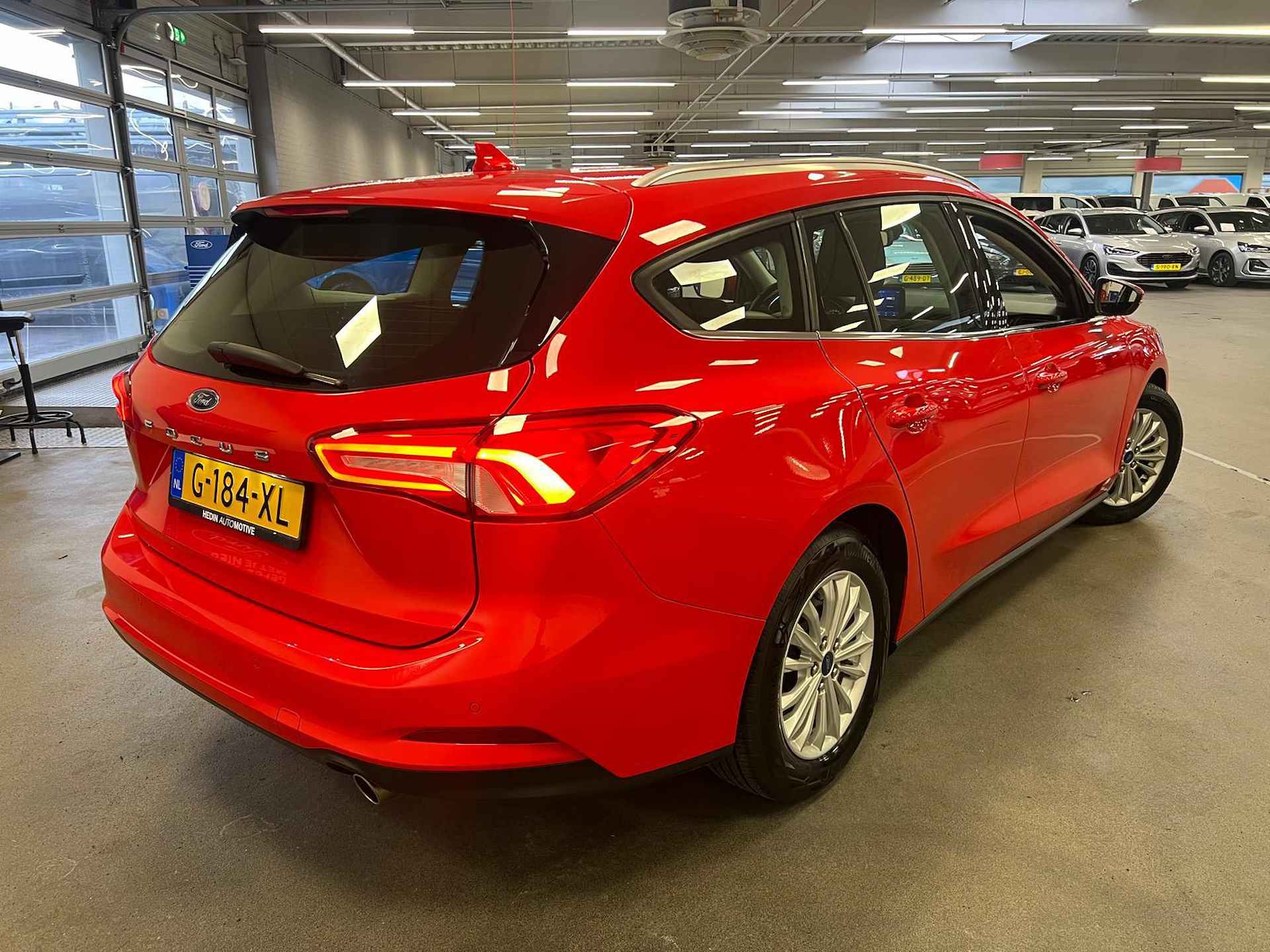 Ford Focus Wagon 1.0 EcoBoost Titanium Business | Navigatie | Cruise Control | Climate Control | Carplay - 2/24