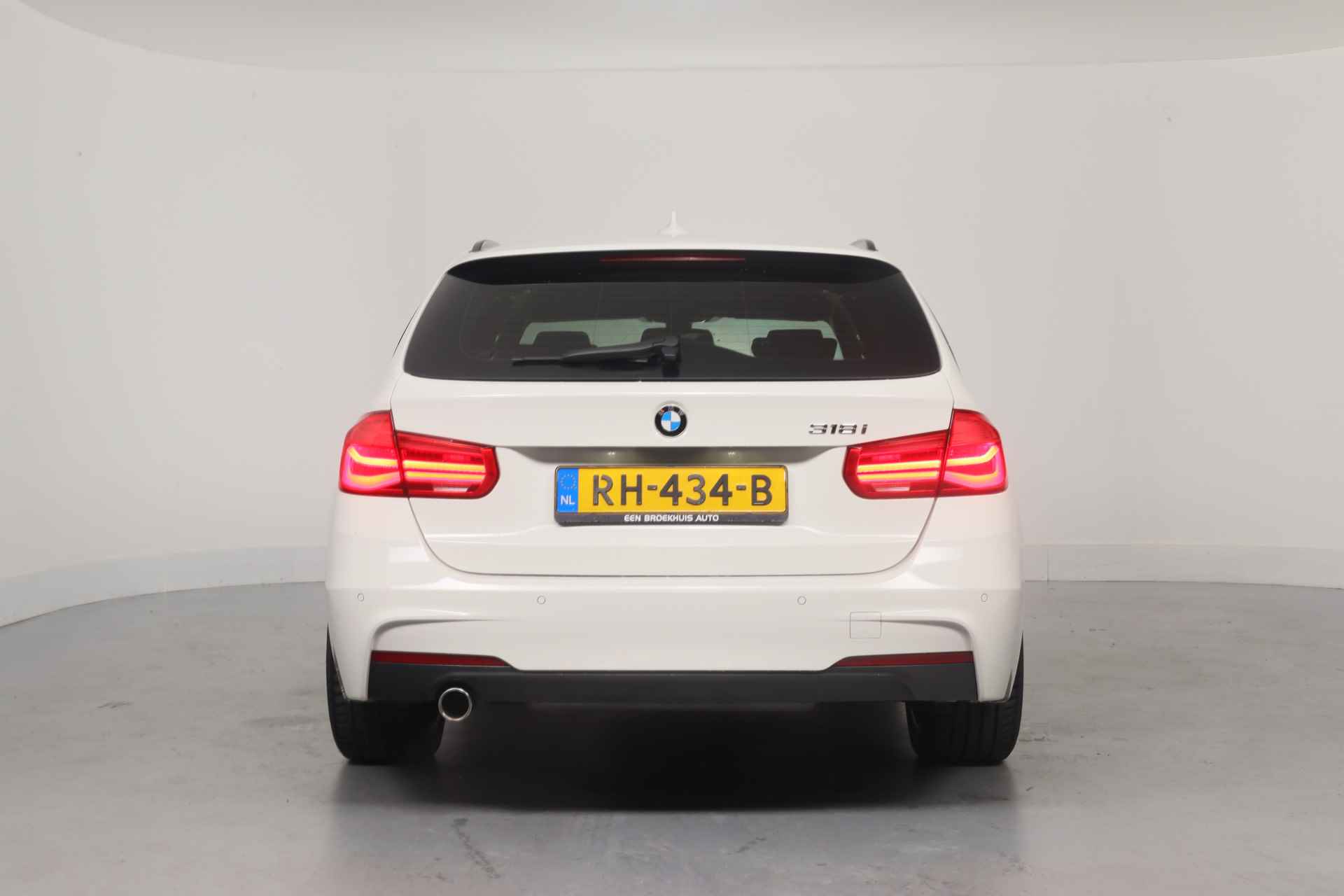 BMW 3 Serie Touring 318i Executive | Dealer Onderhouden! | M-Pakket | Sportstoelen | LED | Clima | Navi | Cruise Control | Parkeersensoren | - 7/36