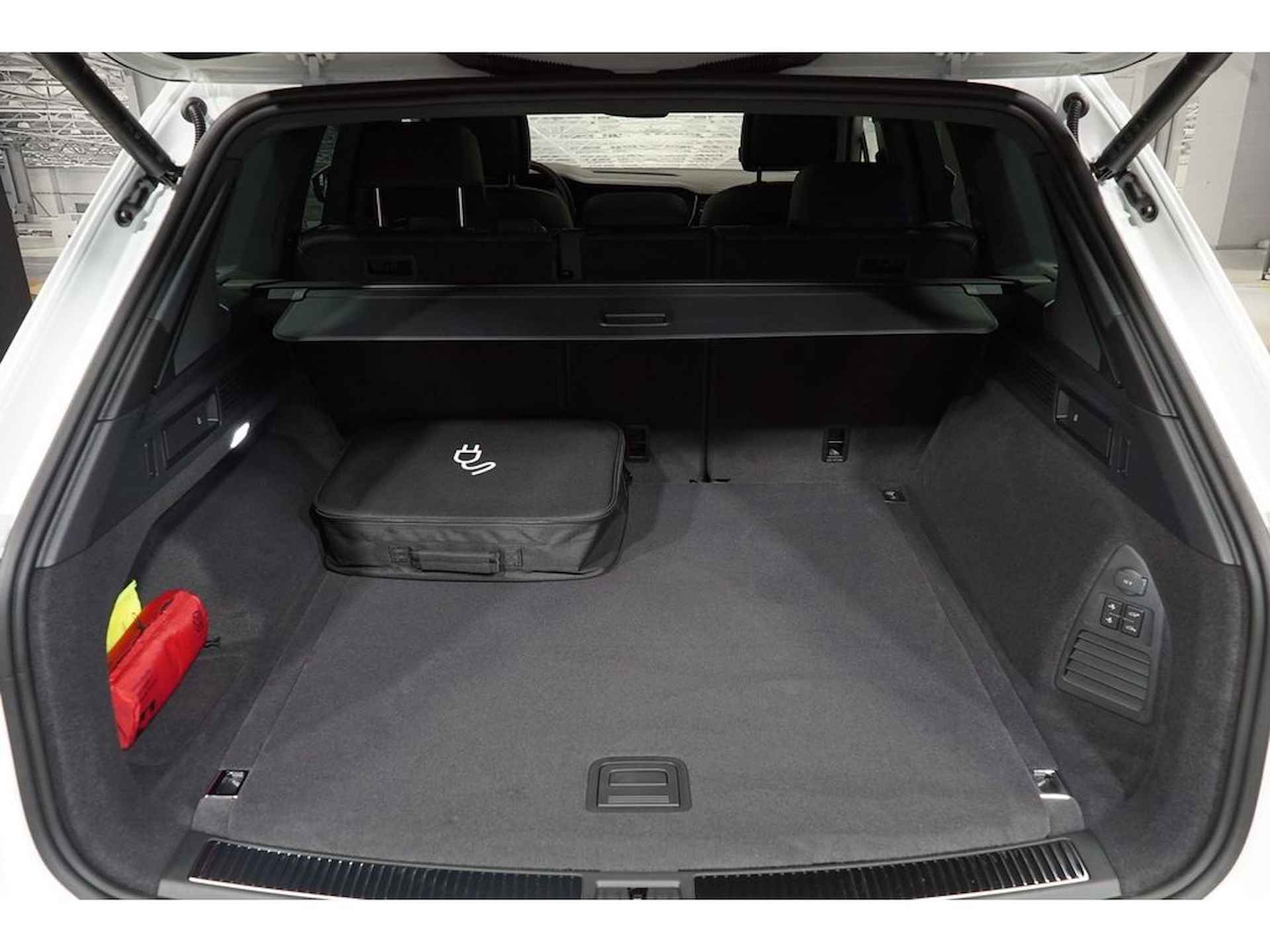 Volkswagen Touareg 3.0 TSi eHybrid ACC Panoramadak Massage Stoelkoeling Trekhaak - 11/15