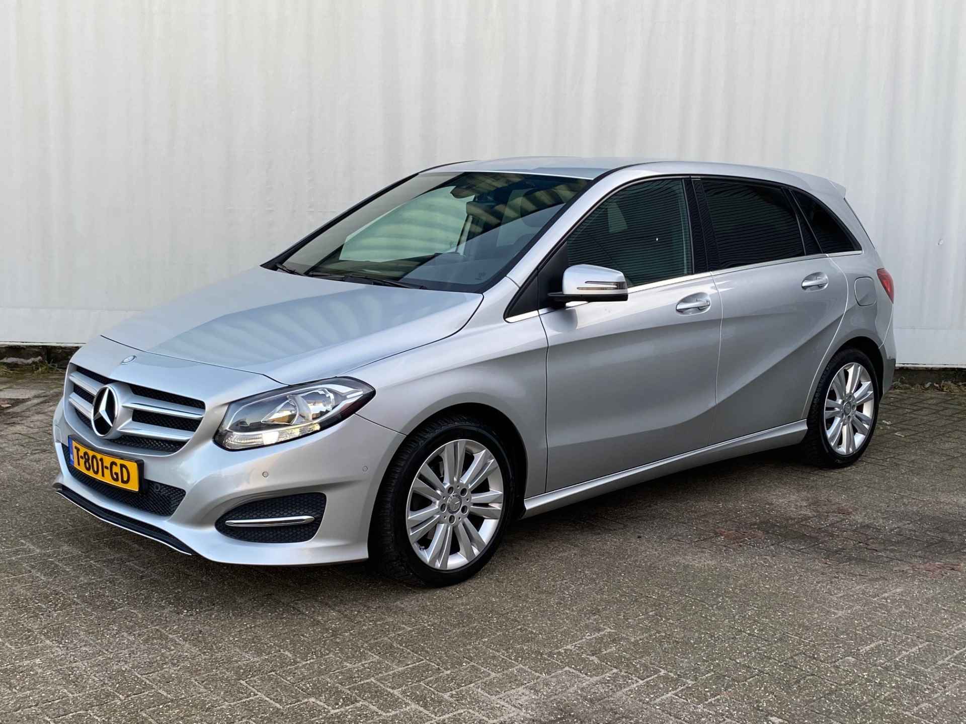 Mercedes-Benz B-Klasse 180 Automaat / Leder / Navi / Stoelverw / PDC - 2/17